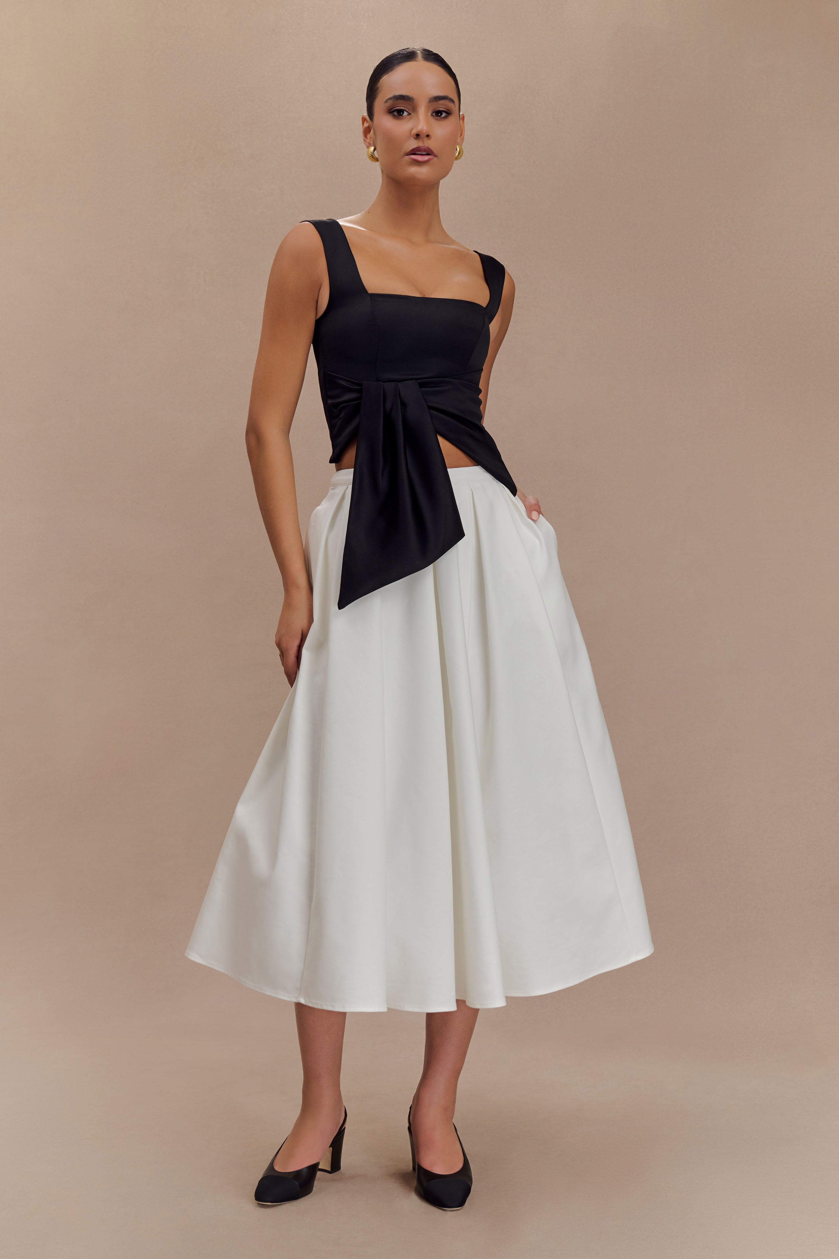 Bryony Satin Structured Sleeveless Top in Black – Chic&Drifts