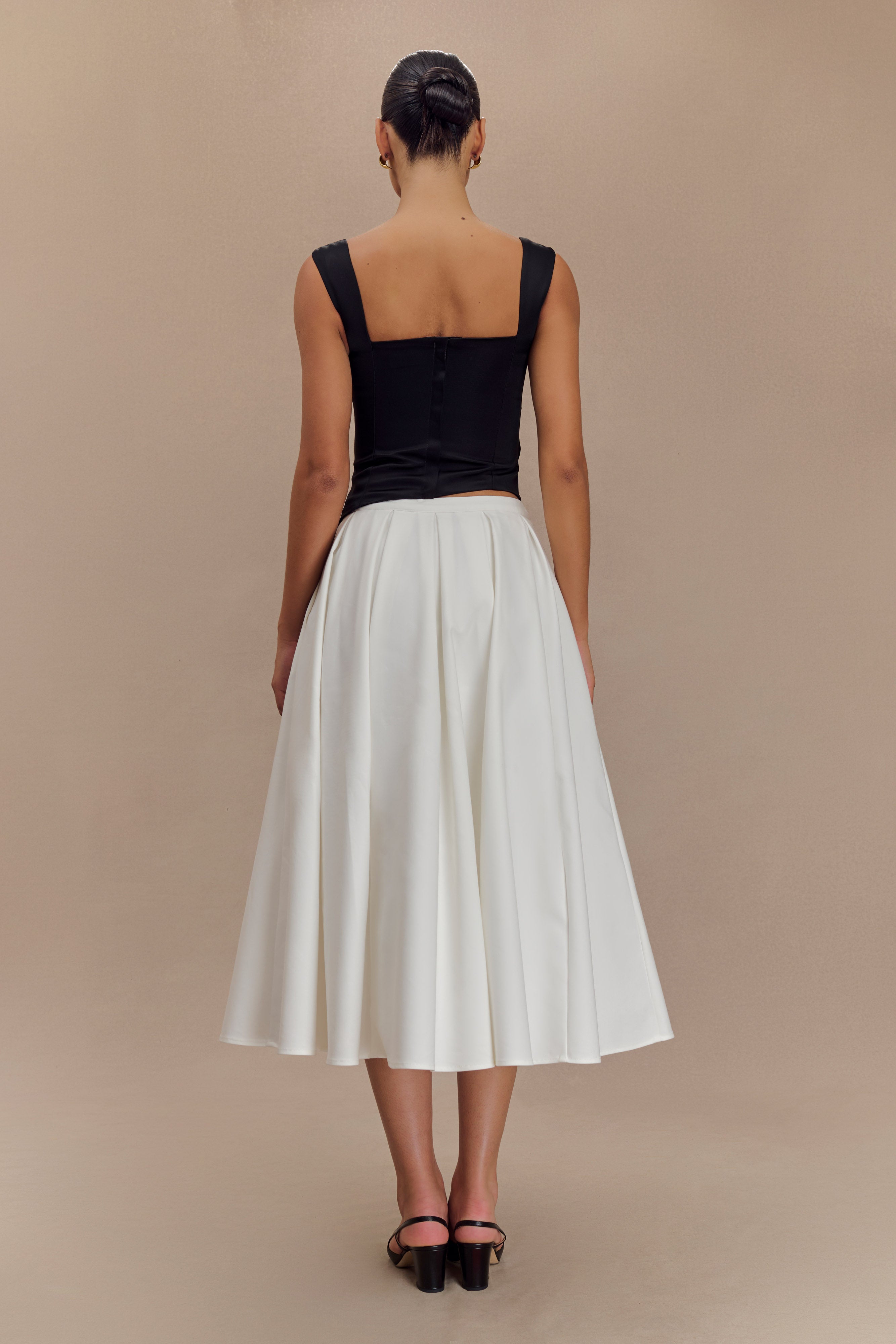Bryony Satin Structured Sleeveless Top in Black – Chic&Drifts