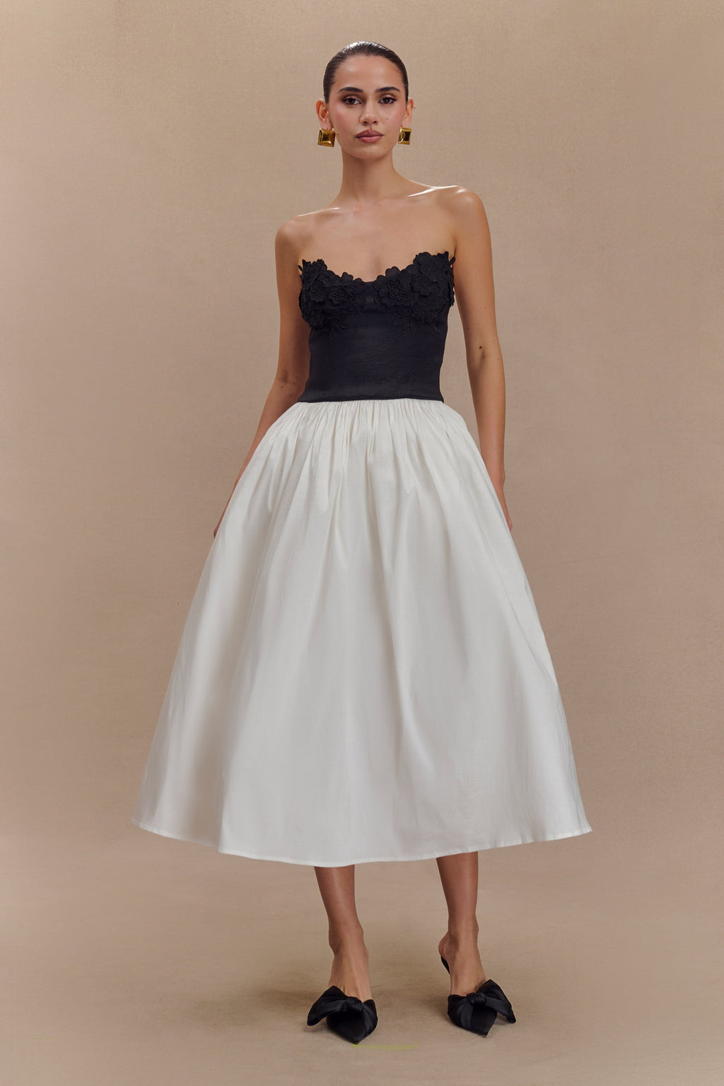 Elyssa Embroidered Contrast Midi Dress in Black/White – Chic&Drifts