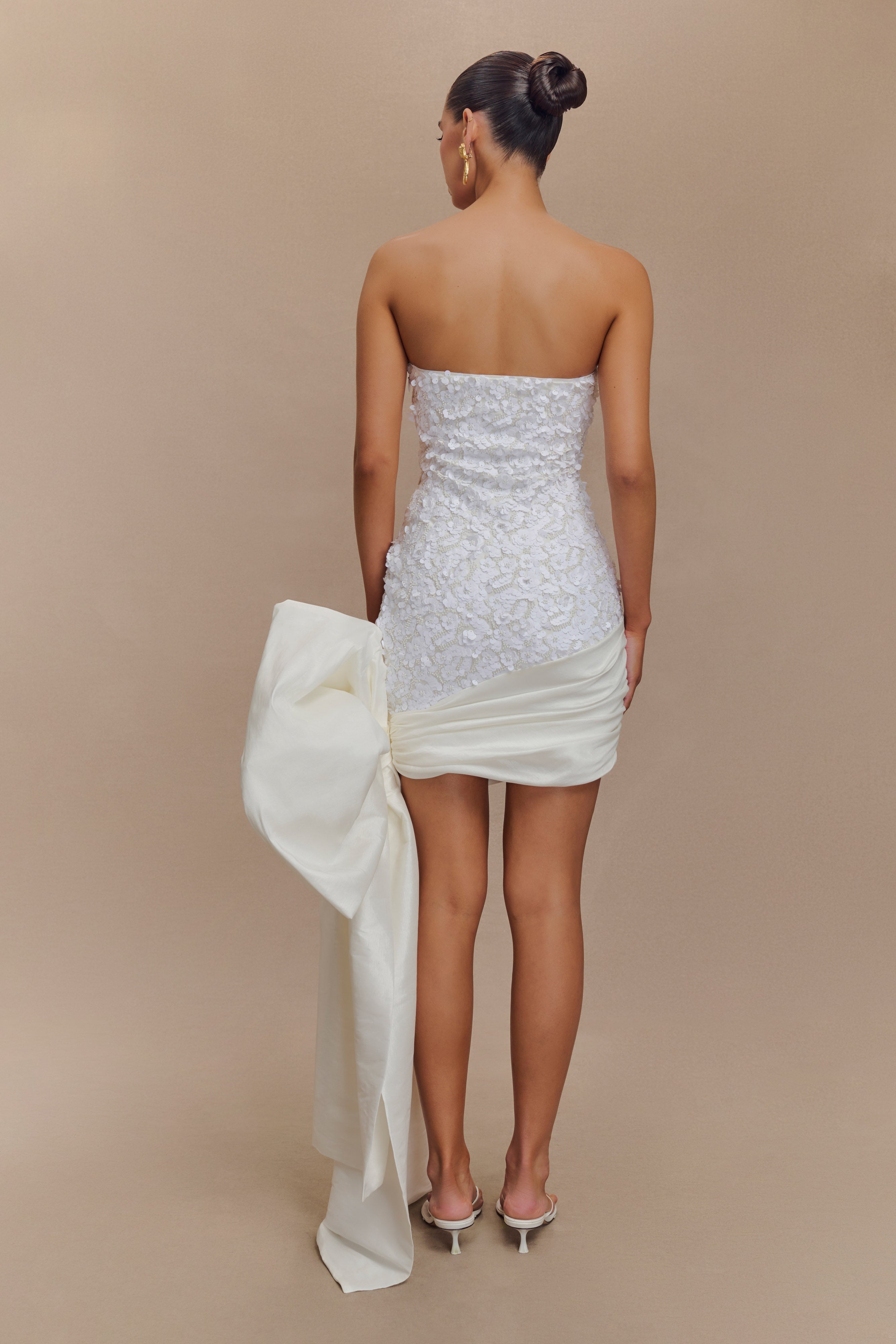 Franka Strapless Bow Mini Dress in White – Chic&Drifts