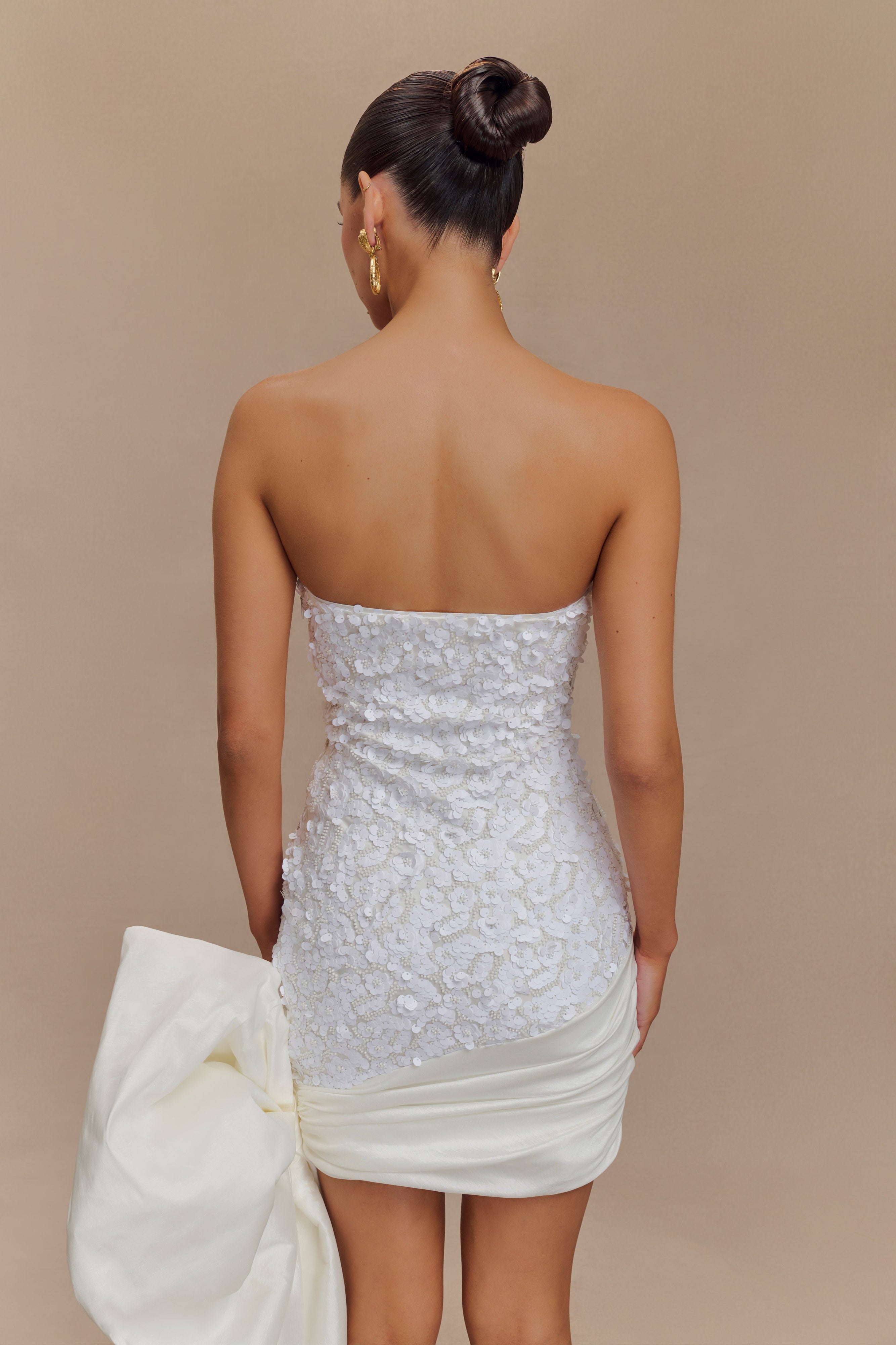 Franka Strapless Bow Mini Dress in White – Chic&Drifts