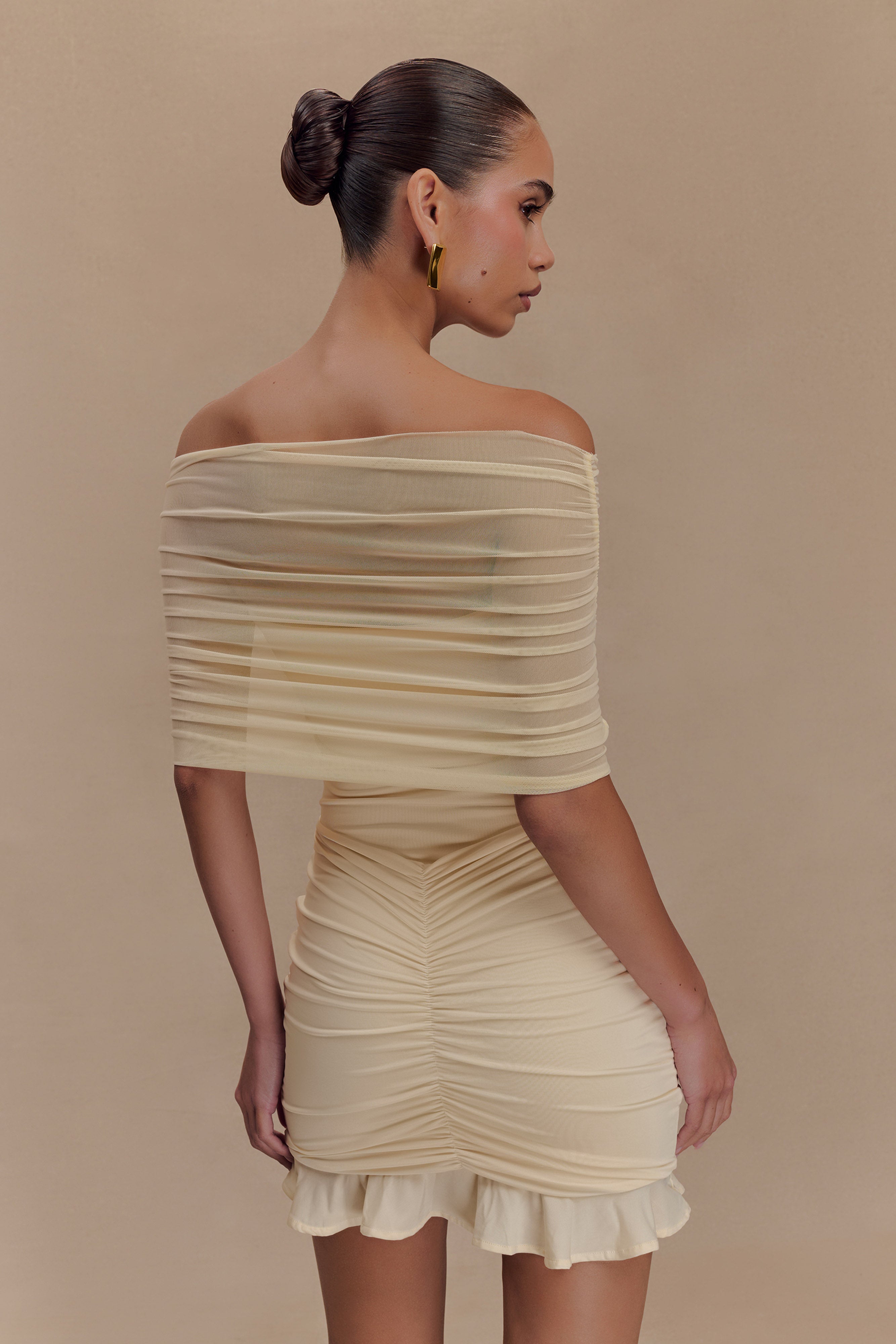 Caspian Slinky And Mesh Off Shoulder Mini Dress in Ivory – Chic&Drifts