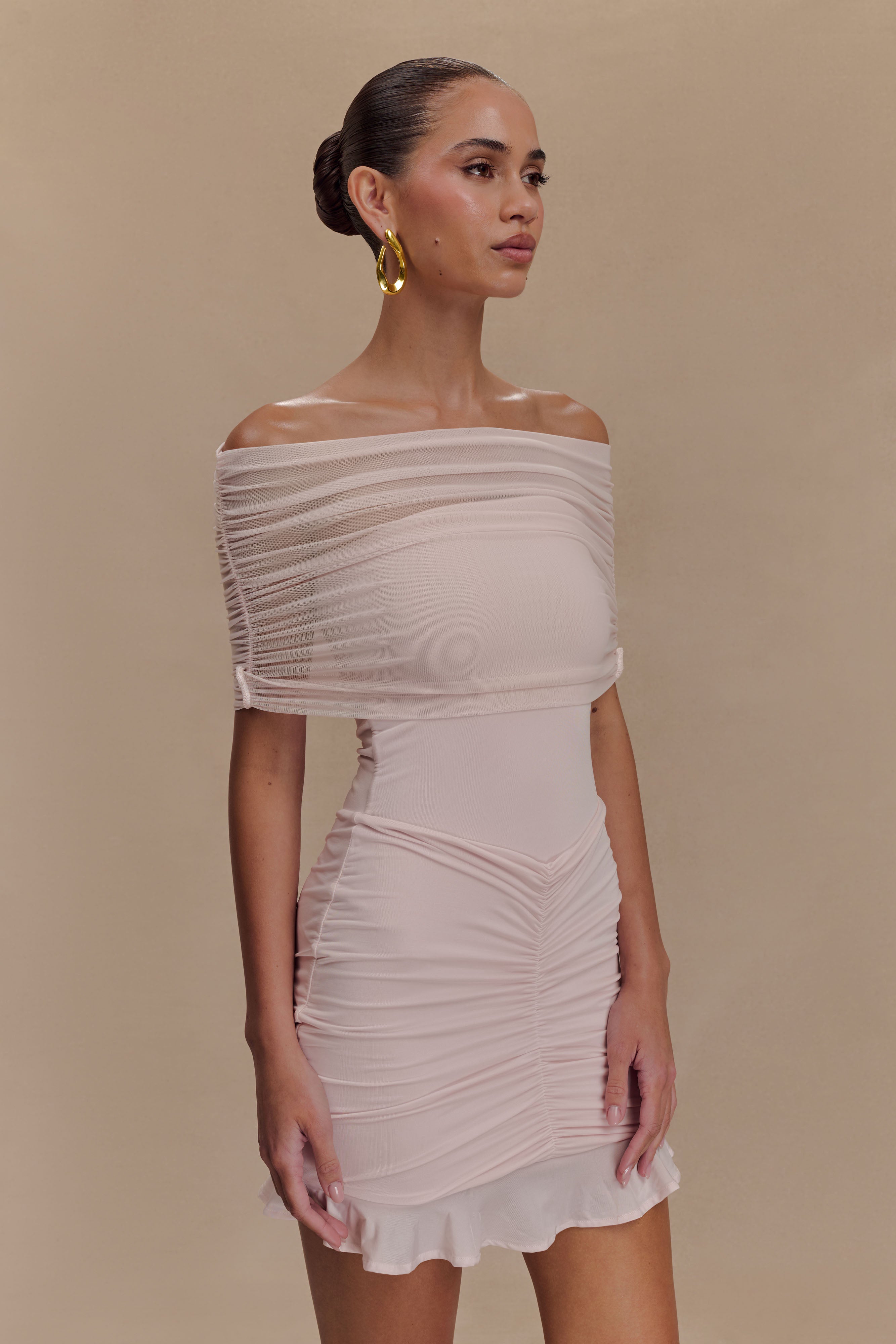 Caspian Slinky And Mesh Off Shoulder Mini Dress in Pale Pink – Chic&Drifts