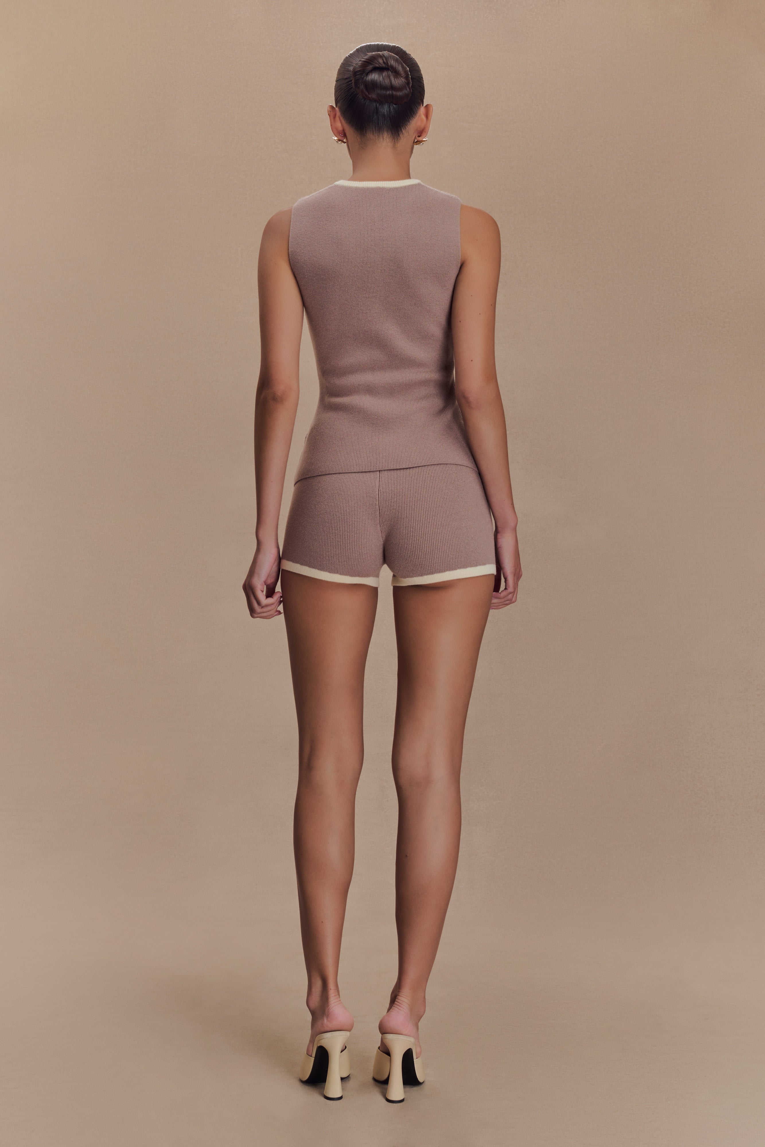 Julianne Contrast Knit Shorts in Pebble/Ivory – Chic&Drifts