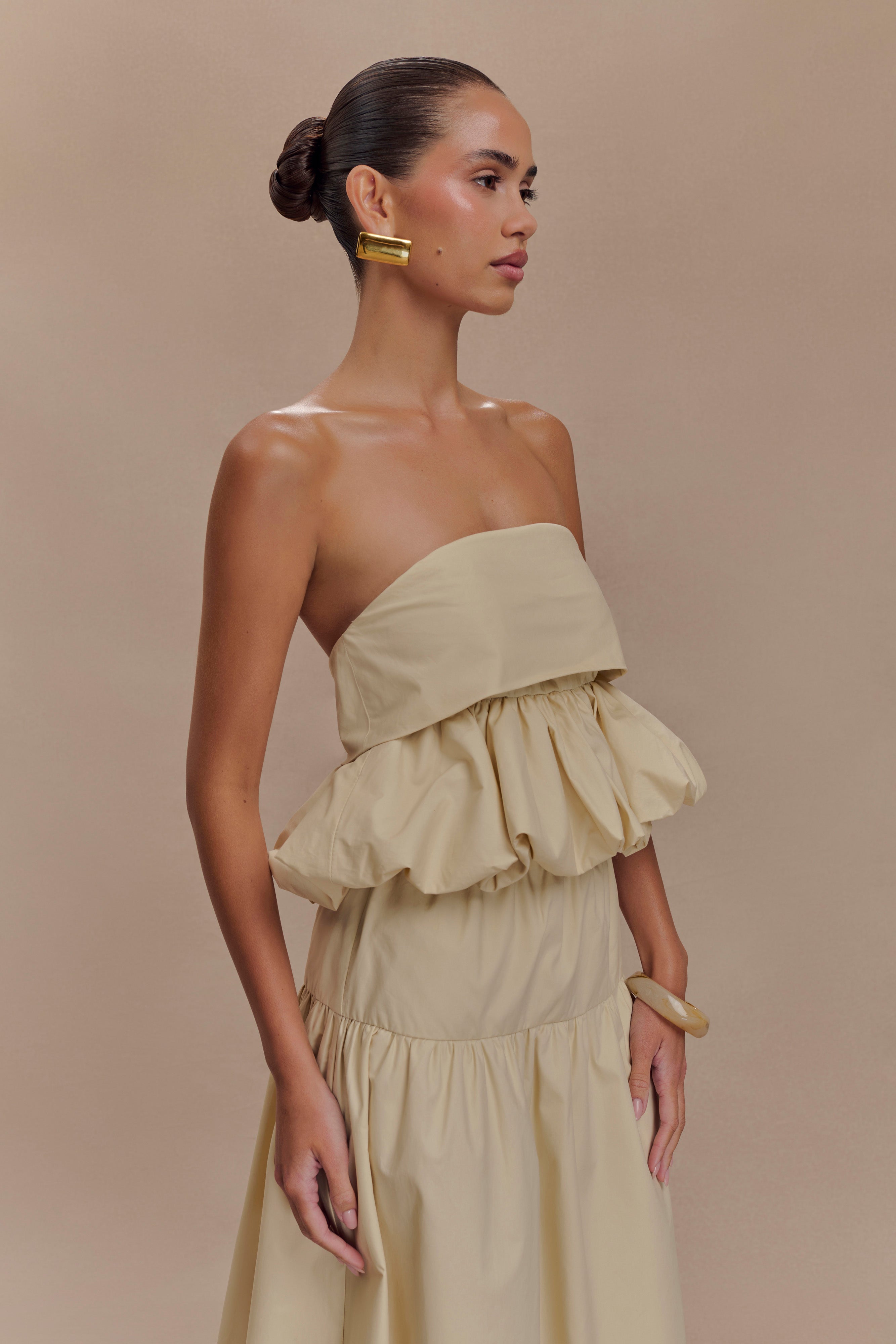 Amirah Strapless Bubble Crop Top in Nude – Chic&Drifts