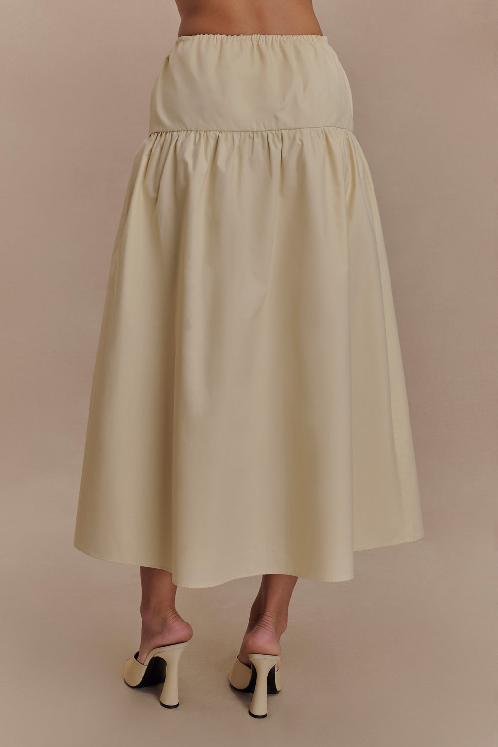Amirah Midi Skirt in Nude – Chic&Drifts