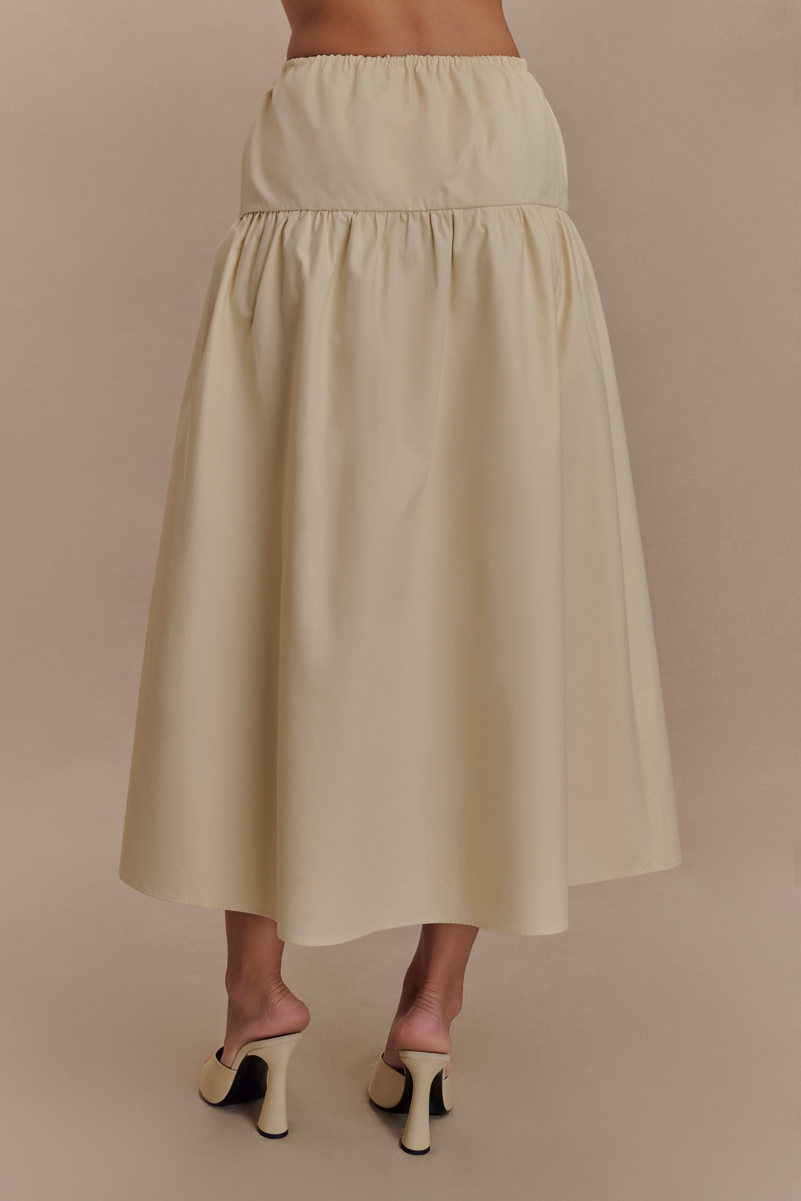 Amirah Midi Skirt in Nude – Chic&Drifts