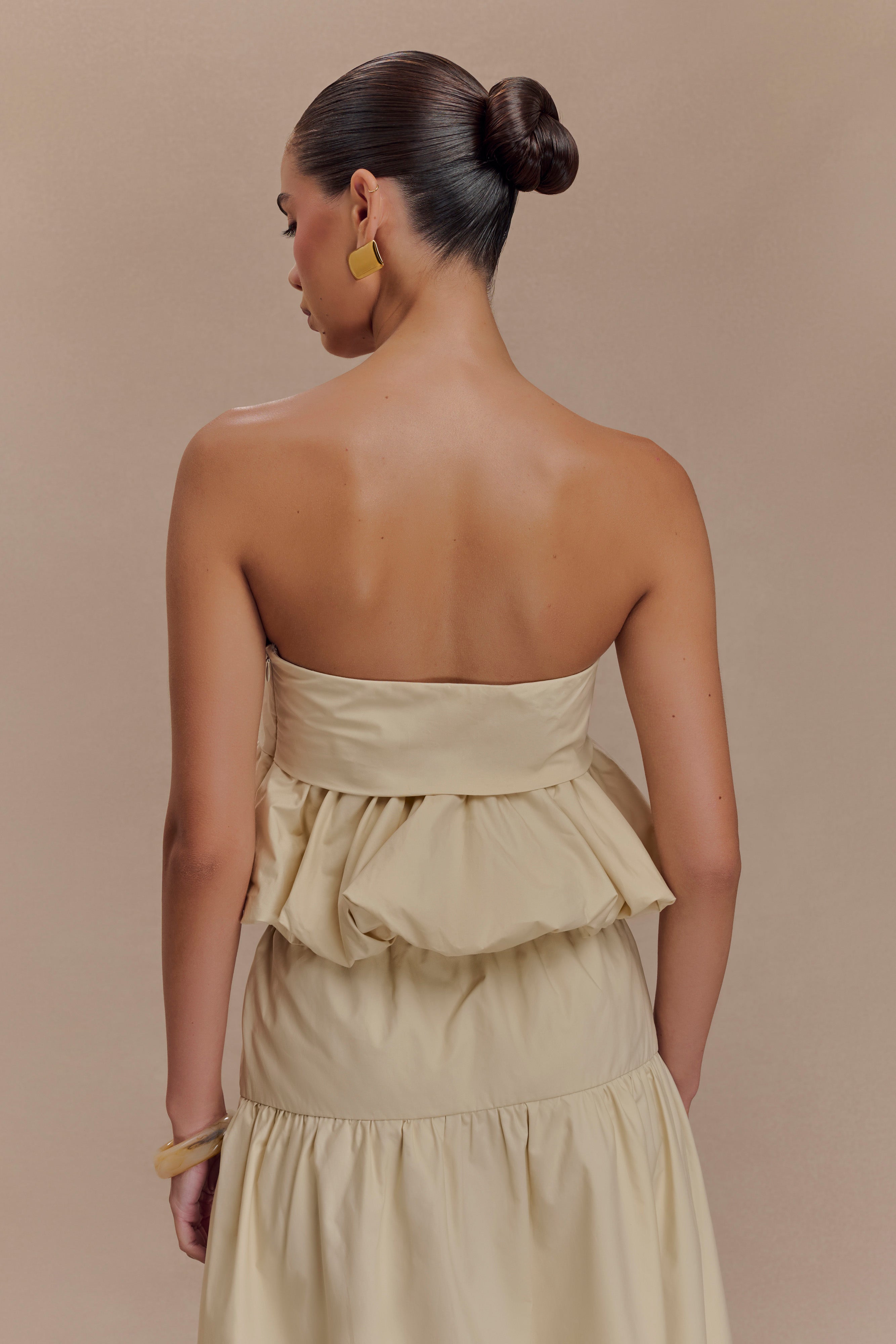 Amirah Strapless Bubble Crop Top in Nude – Chic&Drifts