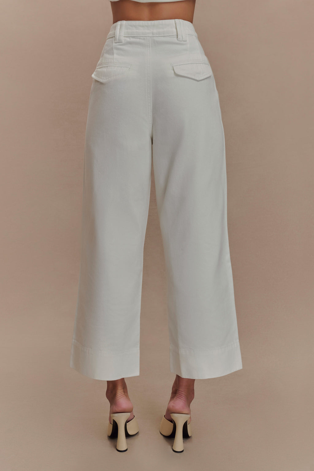 Kaitlyn Cropped Wide Leg Jeans in White – Chic&Drifts