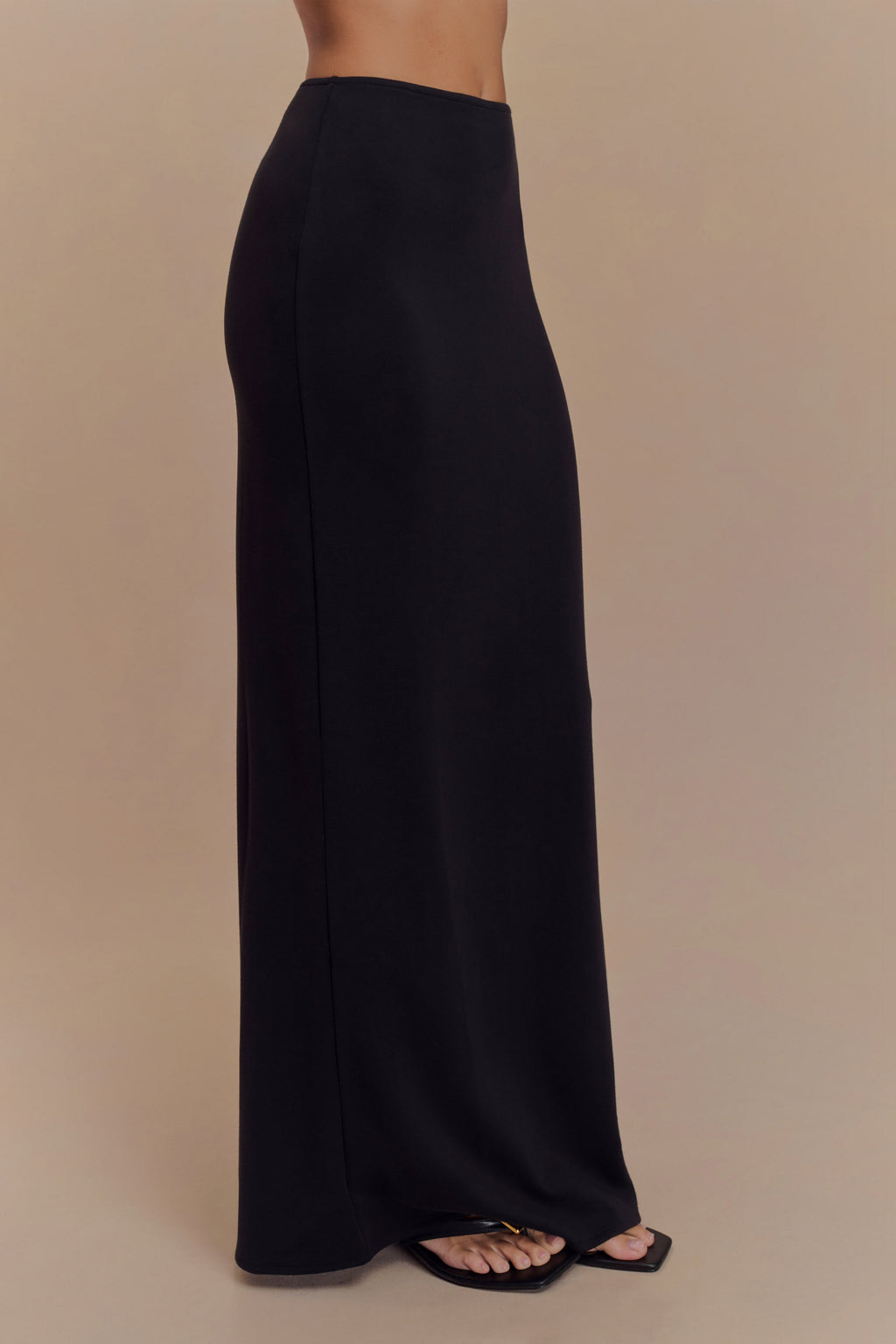 Eris Scuba Jersey Maxi Skirt in Black – Chic&Drifts