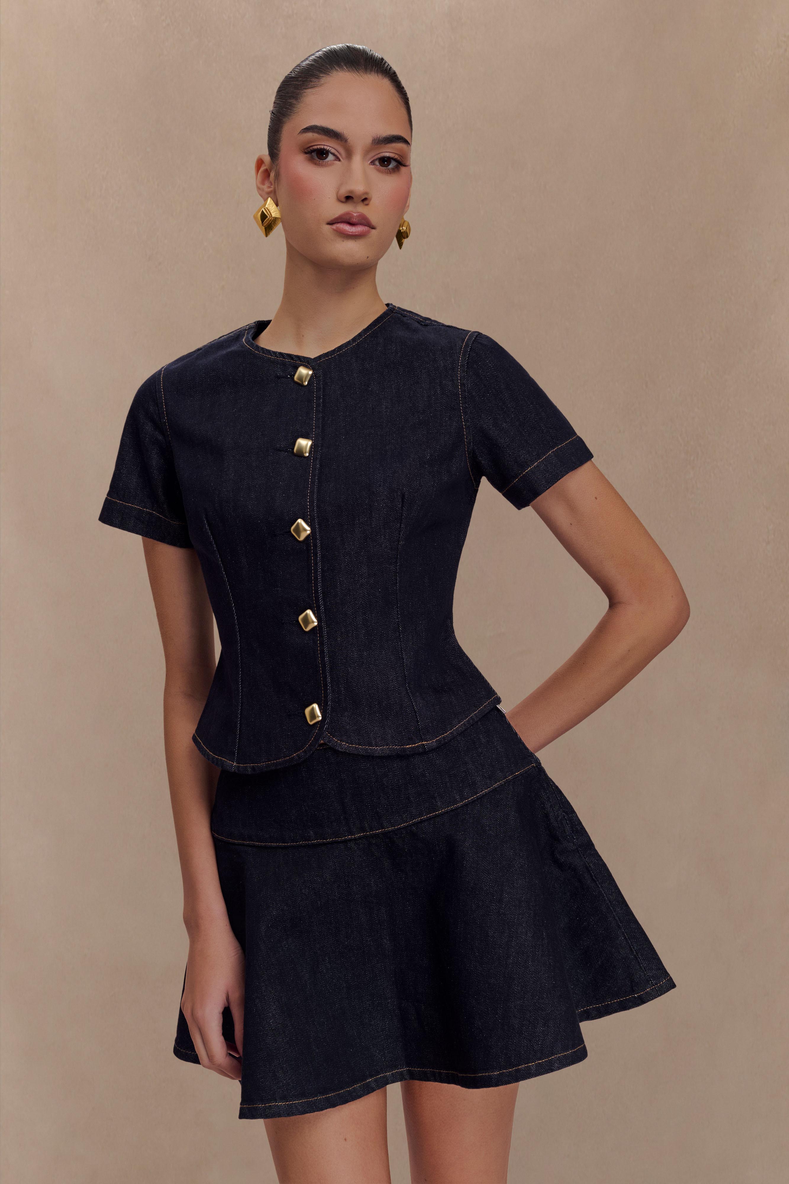 Bethany Short Sleeve Buttoned Denim Top in Washed Indigo Blue – Chic&Drifts