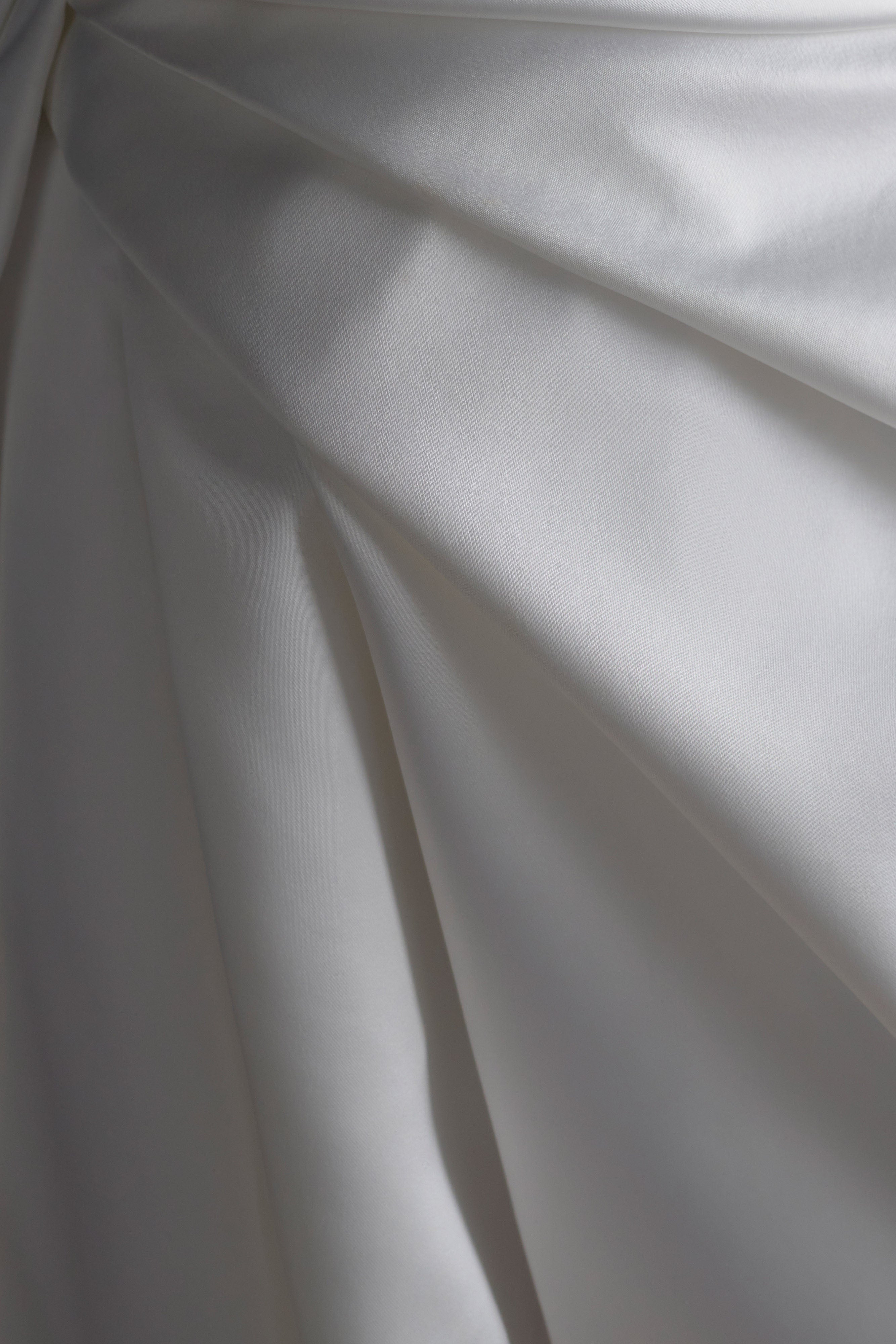 Lora Strapless Satin Mini Dress in White – Chic&Drifts