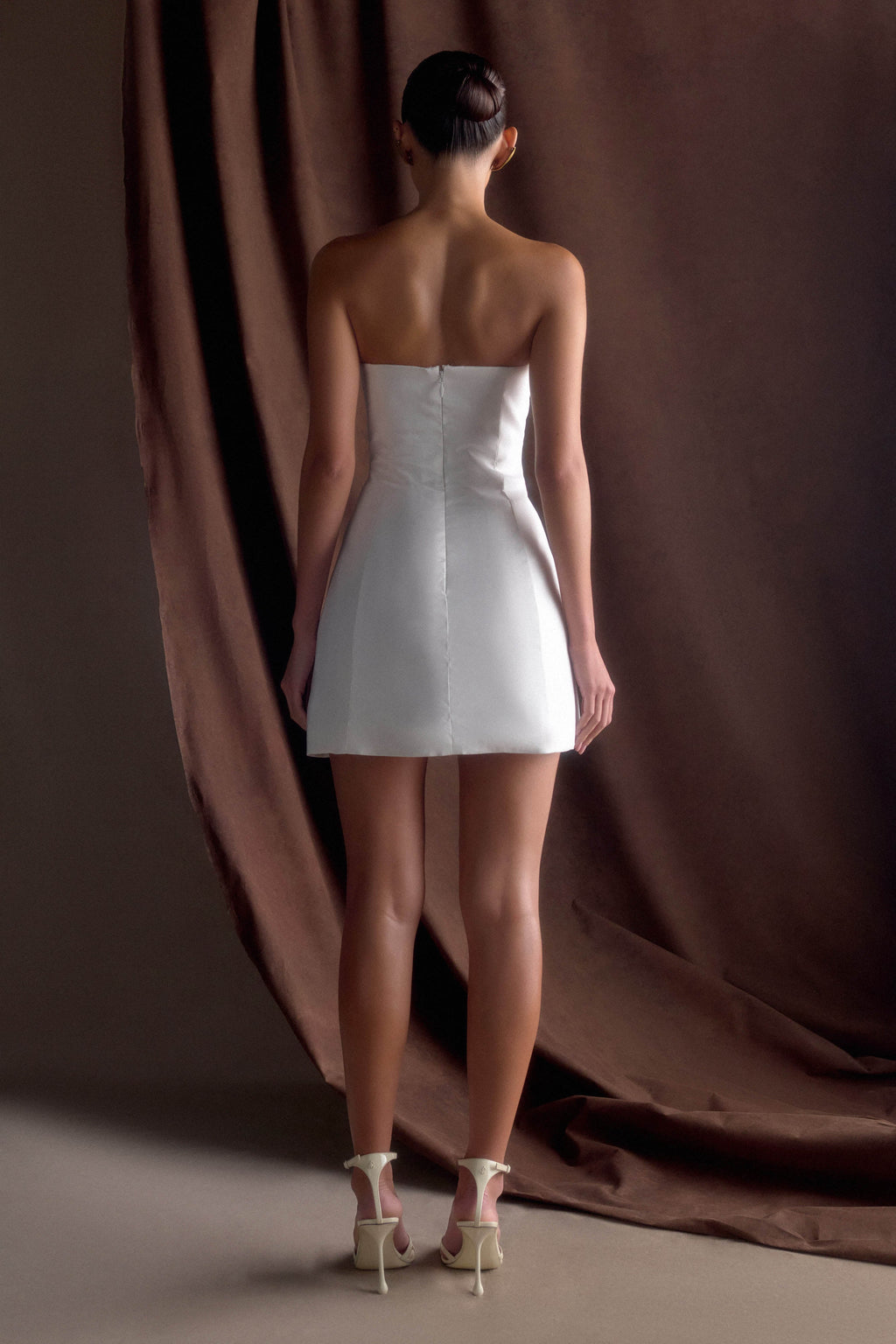 Leslie Gathered Taffeta Mini Dress in White – Chic&Drifts
