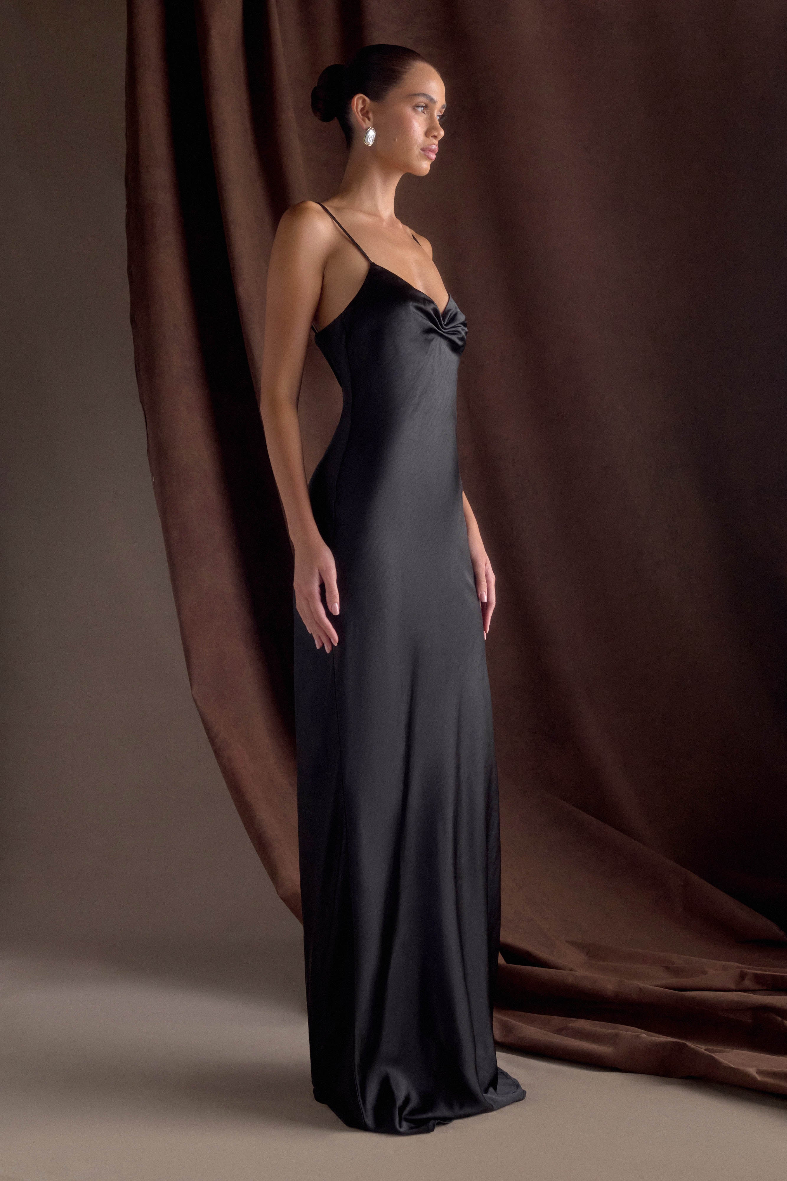 Lilly Sweetheart Satin Maxi Dress in Black – Chic&Drifts