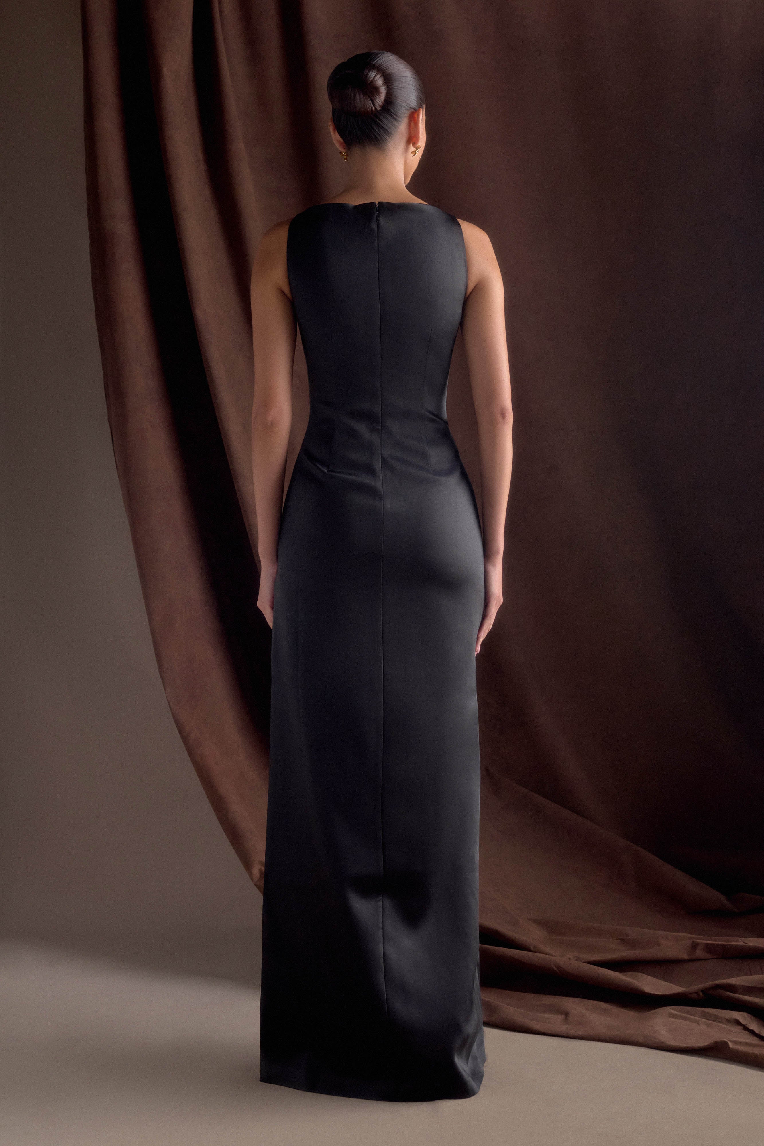 Violet Sleeveless Satin Maxi Dress in Black – Chic&Drifts