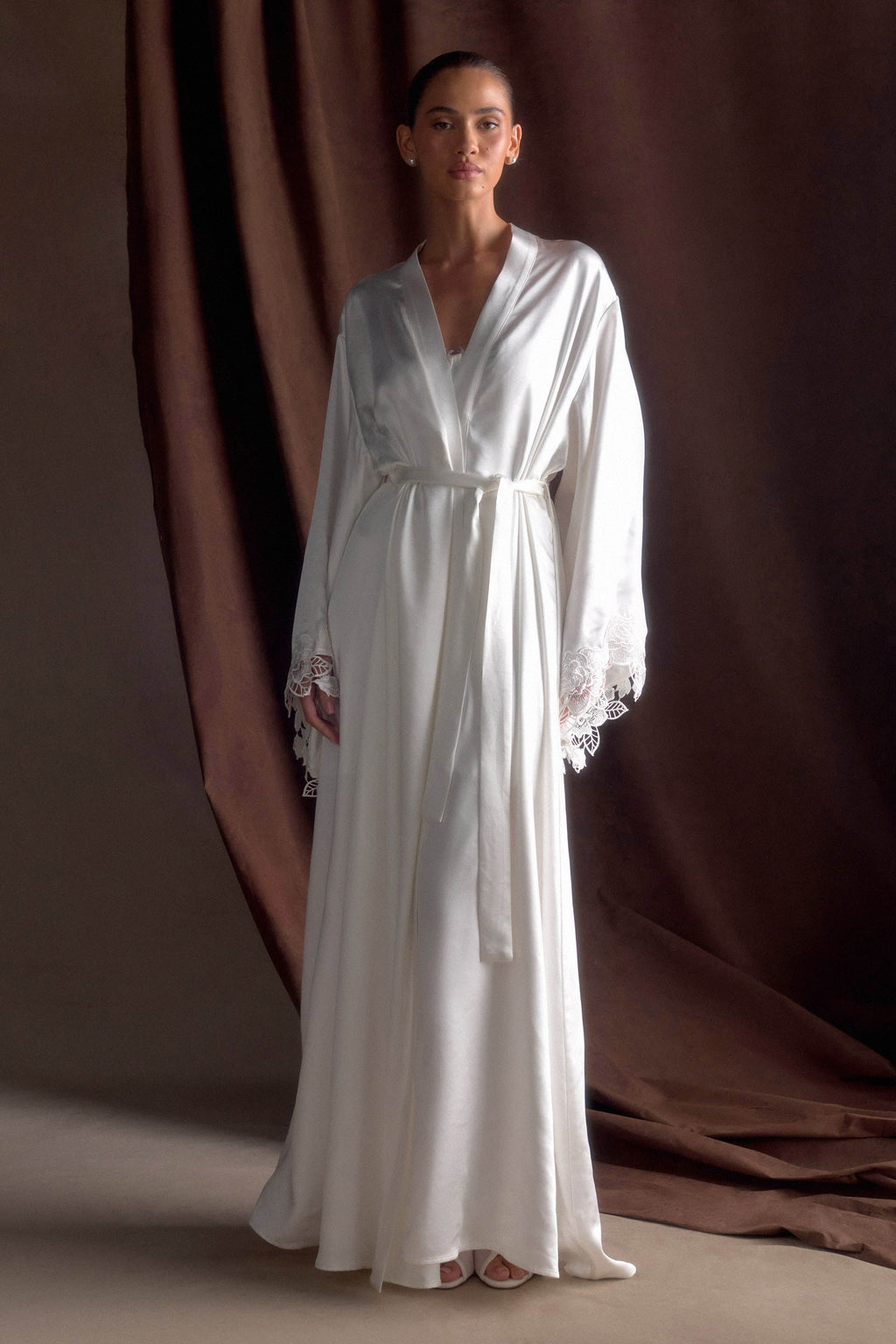 Sullivan Satin Bridal Robe With Lace in Ivory – Chic&Drifts