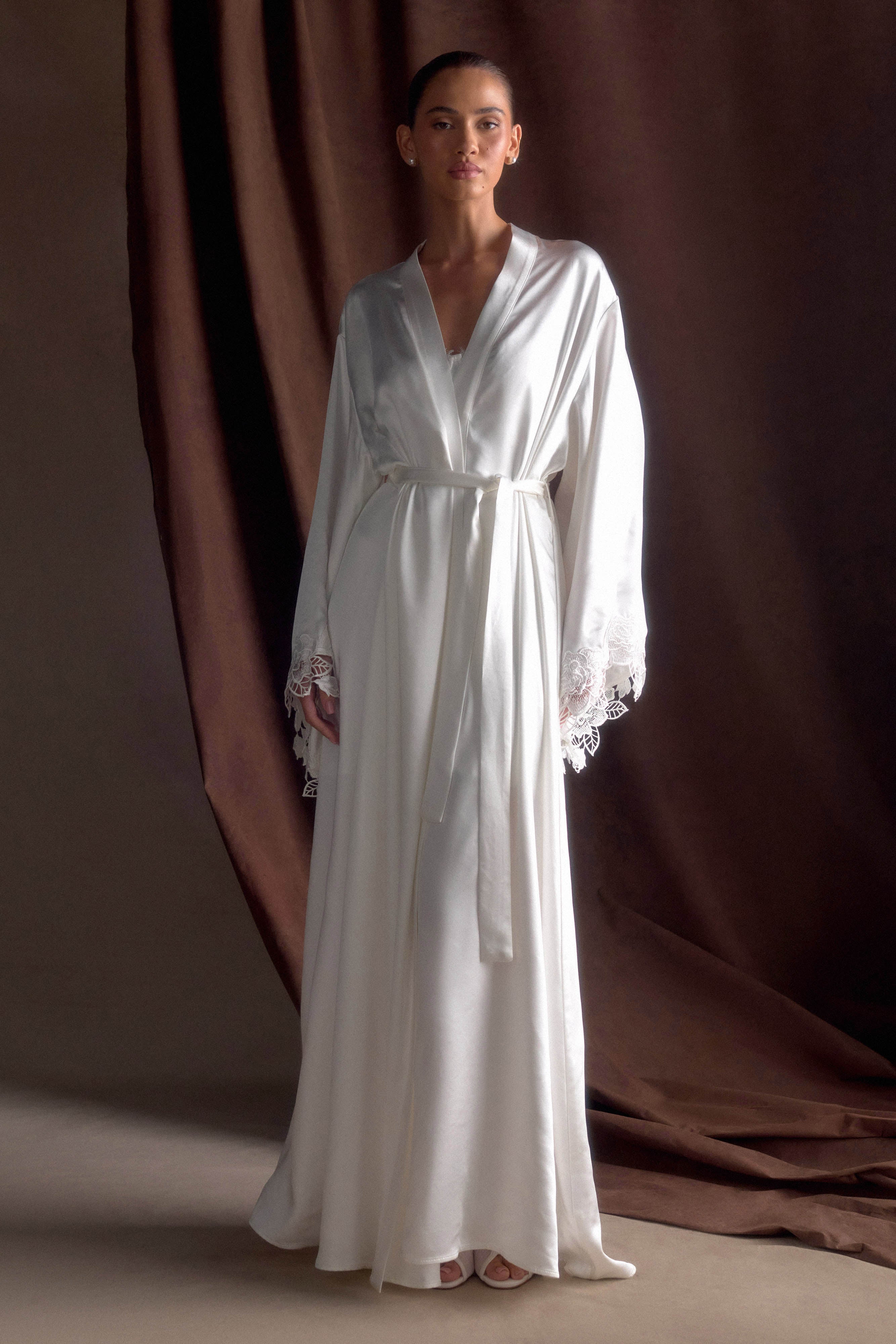 Sullivan Satin Bridal Robe With Lace in Ivory – Chic&Drifts