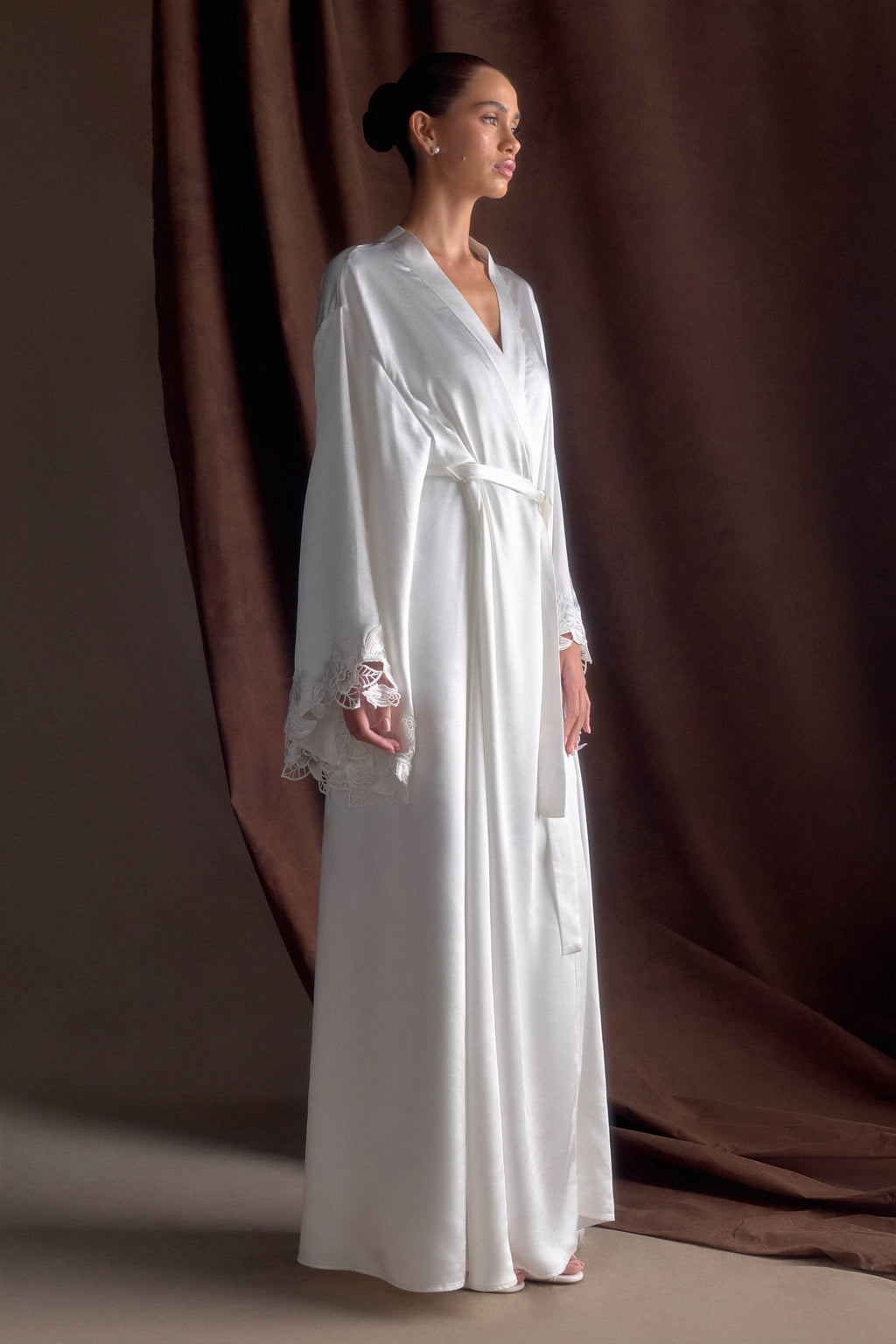 Sullivan Satin Bridal Robe With Lace in Ivory – Chic&Drifts