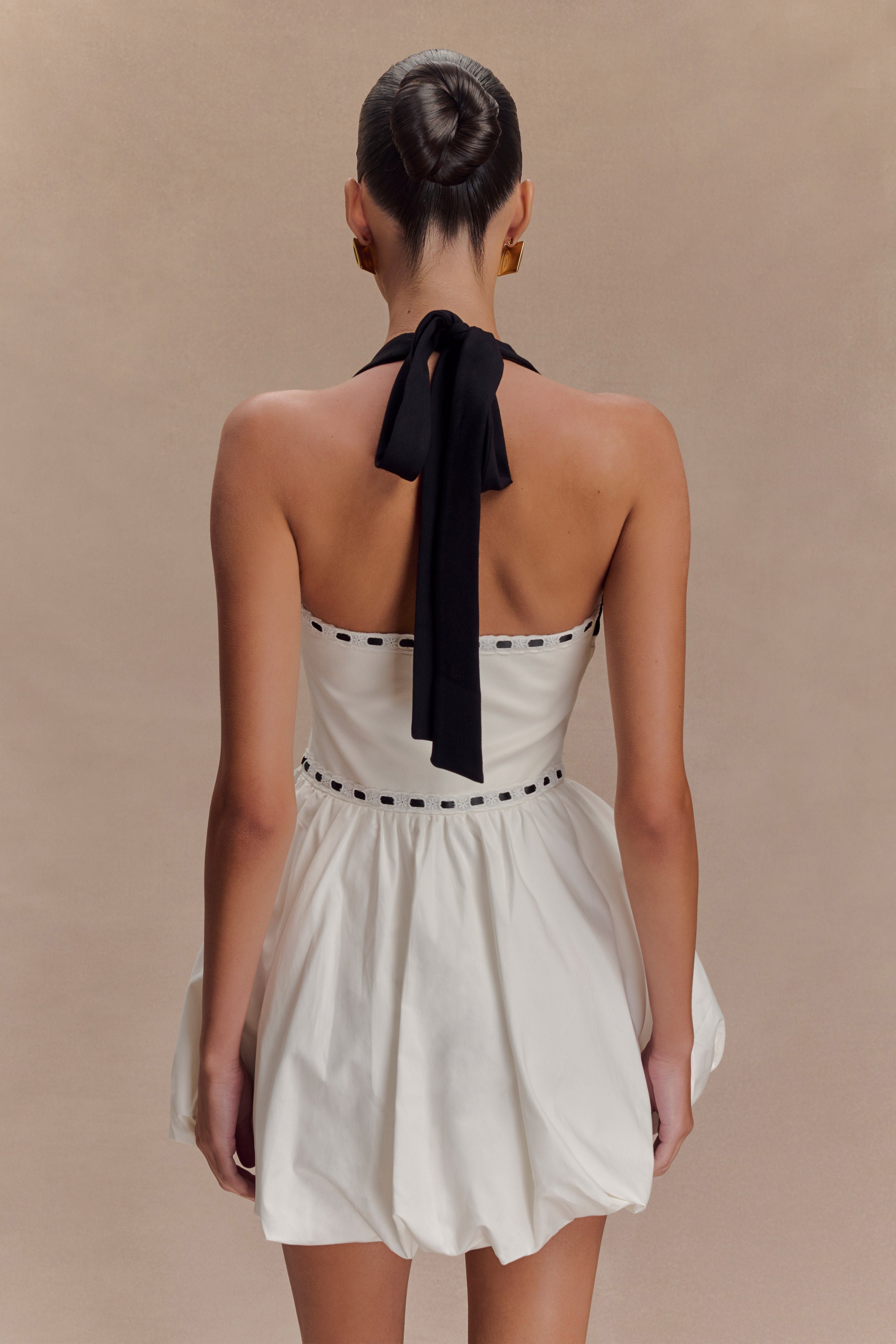 Queenie Halter Bubble Mini Dress in Black/White – Chic&Drifts