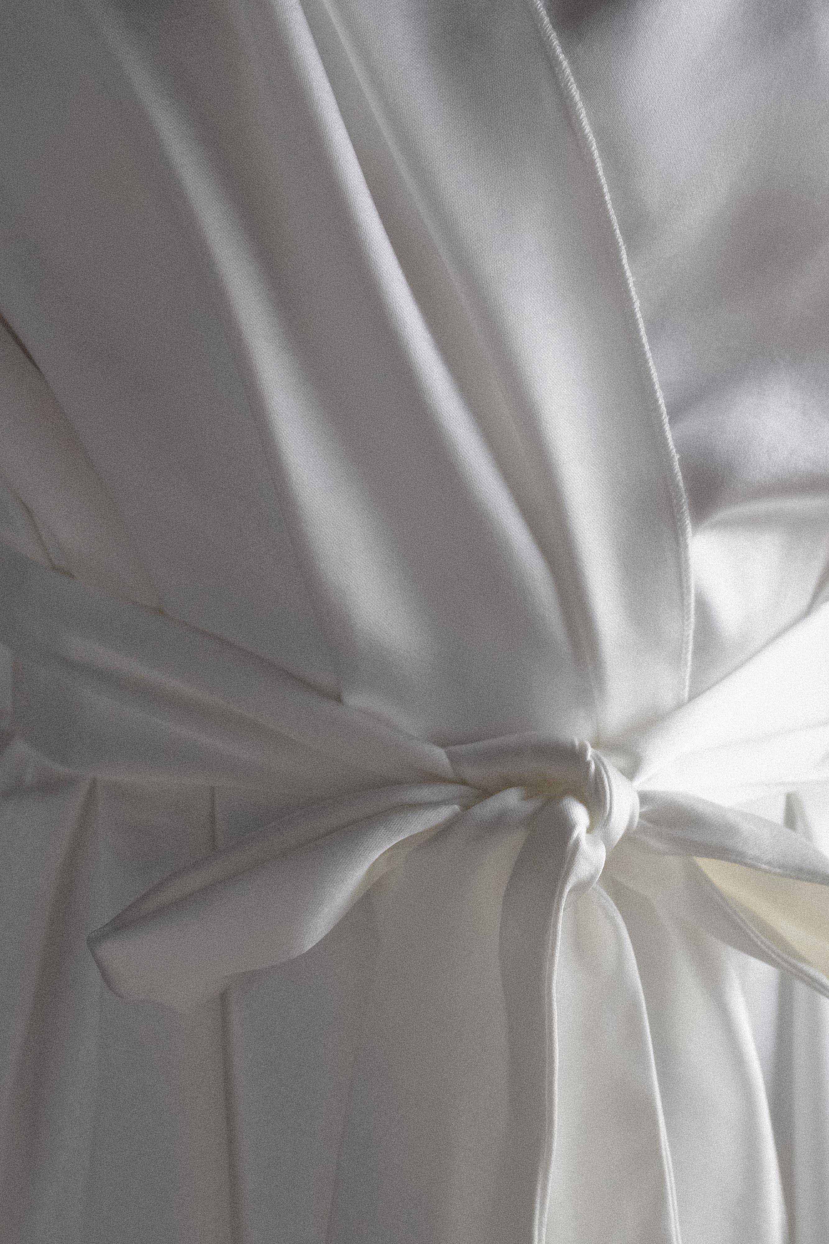 Sterling Satin Bridal Robe in Ivory – Chic&Drifts