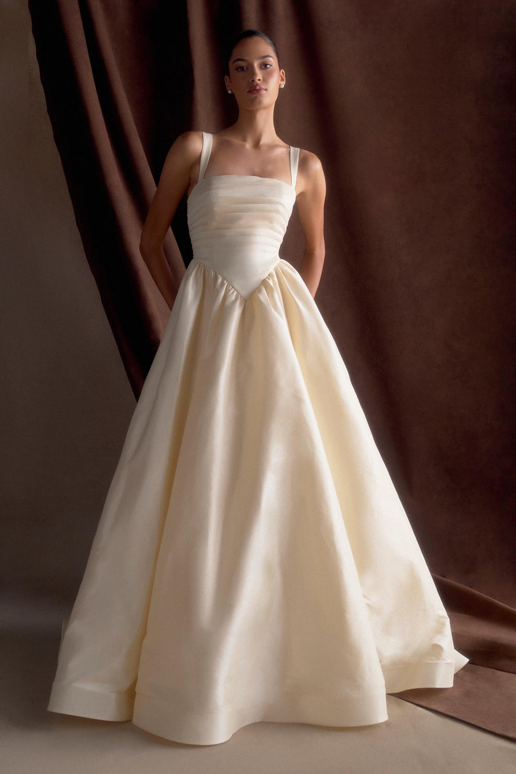 Carla Ruched Gown in Cream Ivory – Chic&Drifts