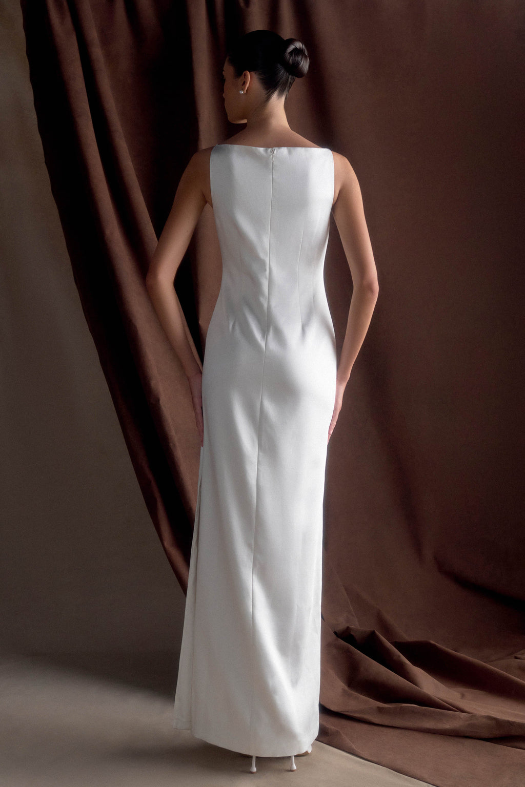 Violet Sleeveless Satin Maxi Dress in White – Chic&Drifts