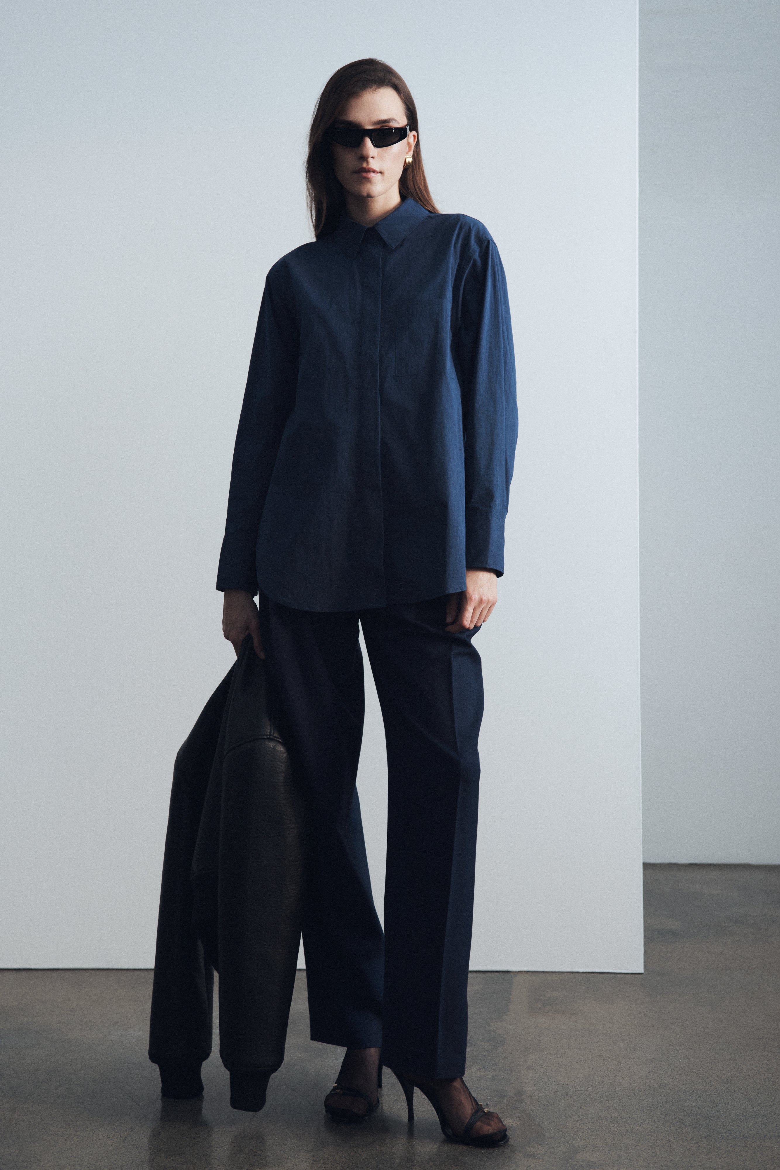 Campbell Cotton Oversized Shirt in Navy – Chic&Drifts