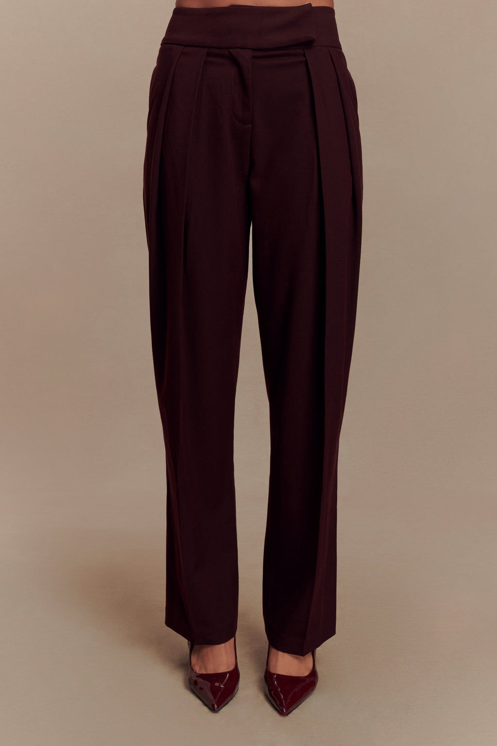 Penelope Pleated High Waisted Pants in Mahogany – Chic&Drifts