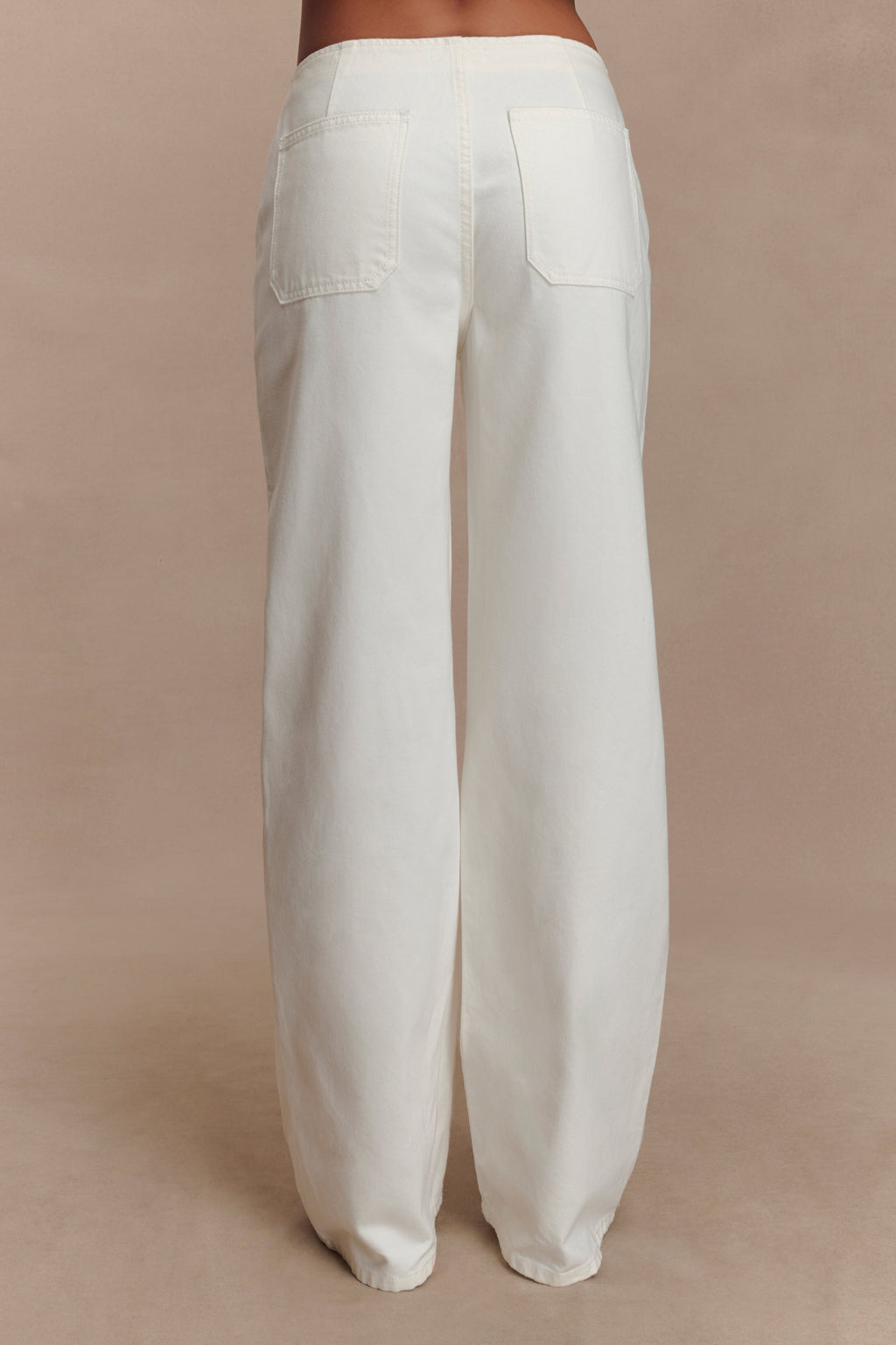 Caitlin Mid Rise Jeans in White – Chic&Drifts