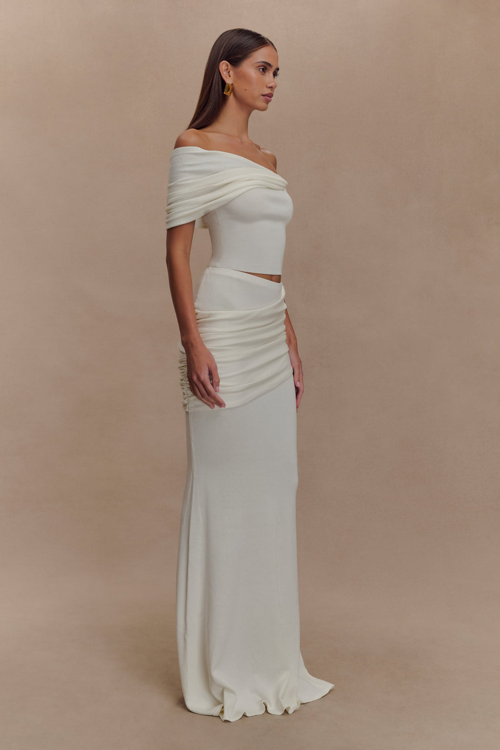 Irene Gathered Knit Top in Ivory – Chic&Drifts
