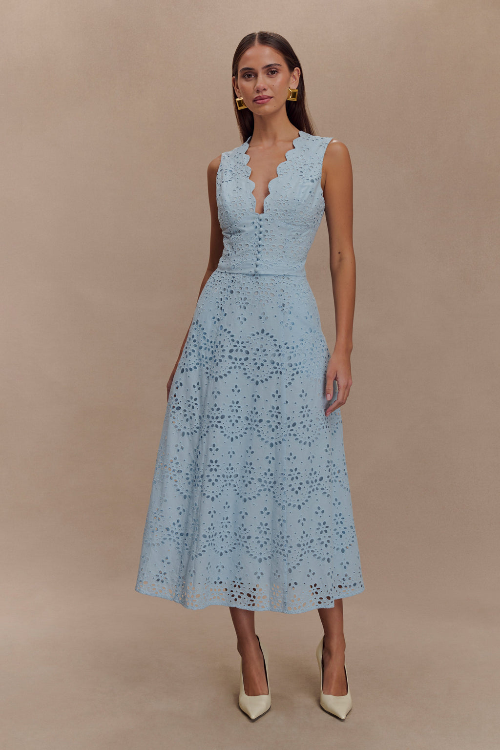 Arla Broderie Midi Skirt in Pale Cornflower Blue – Chic&Drifts