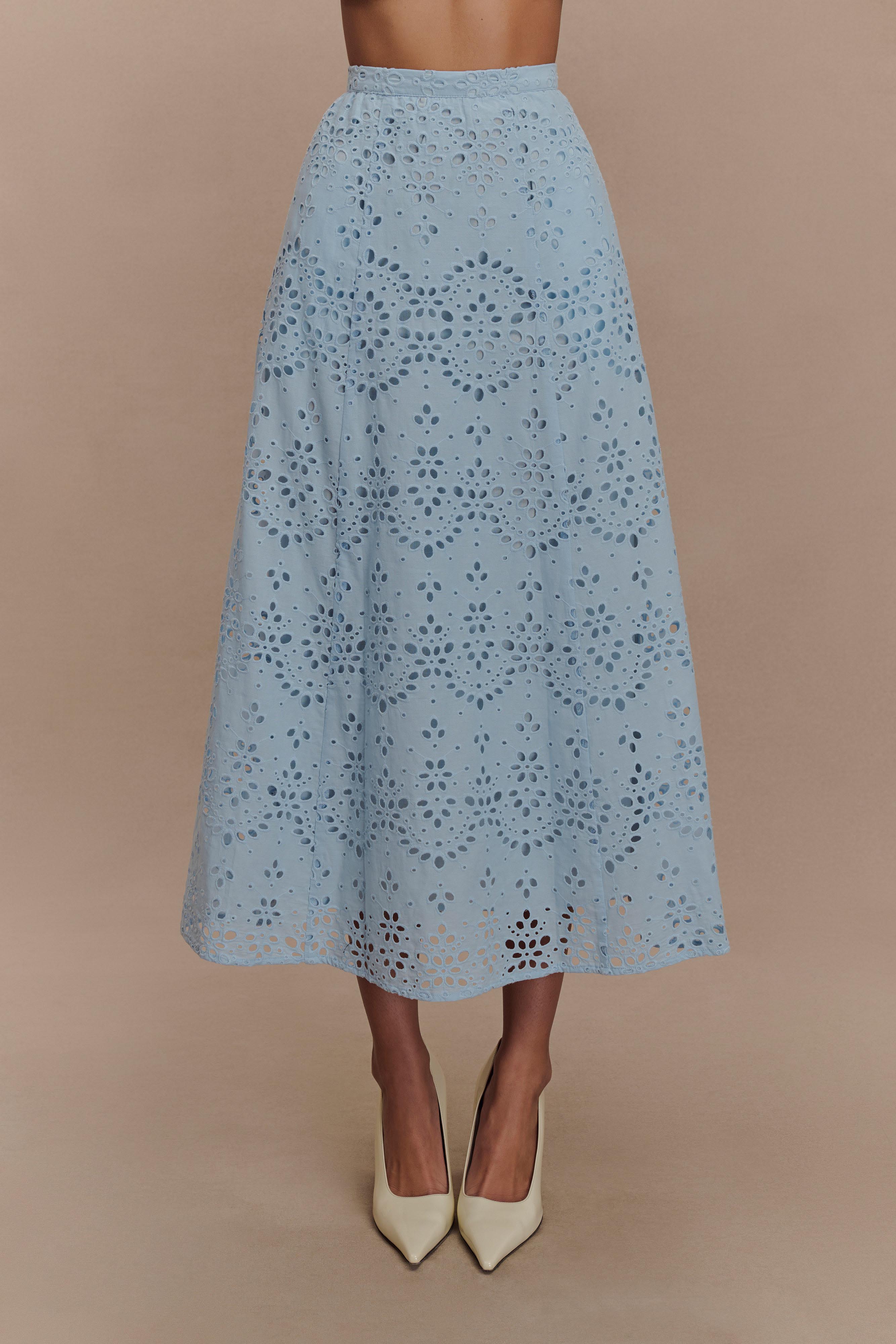 Arla Broderie Midi Skirt in Pale Cornflower Blue – Chic&Drifts