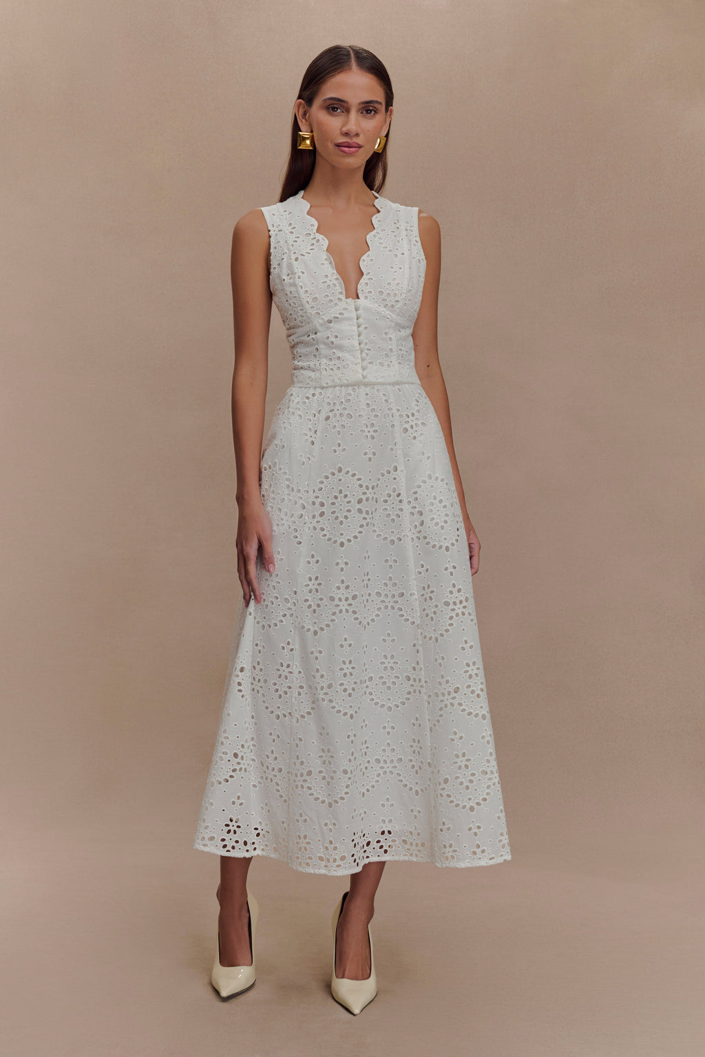 Arla Broderie Midi Skirt in White – Chic&Drifts