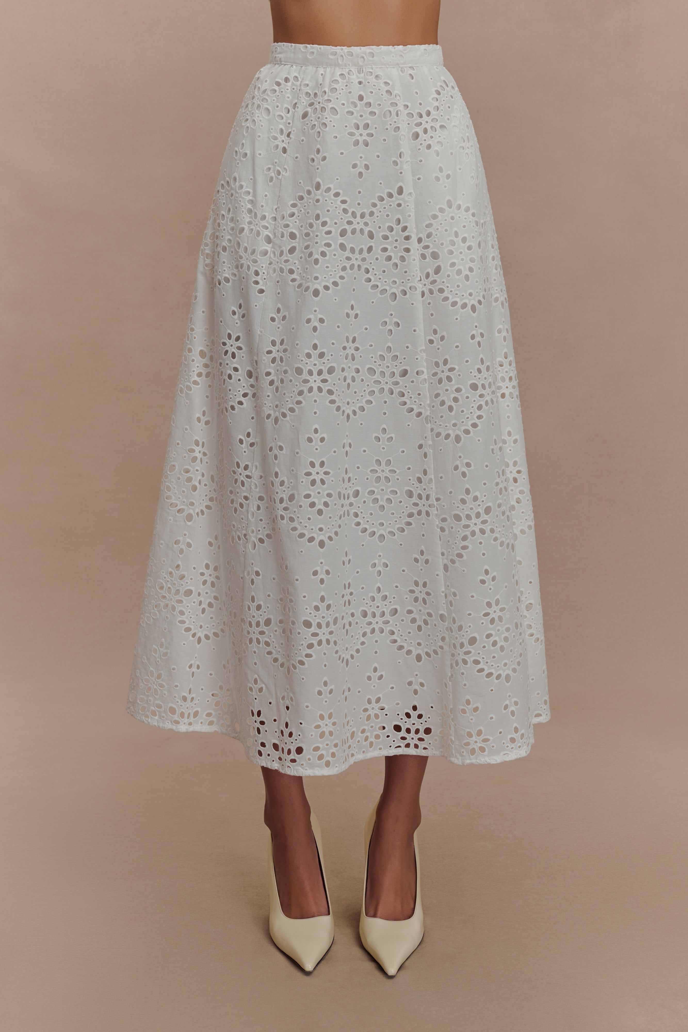 Arla Broderie Midi Skirt in White – Chic&Drifts