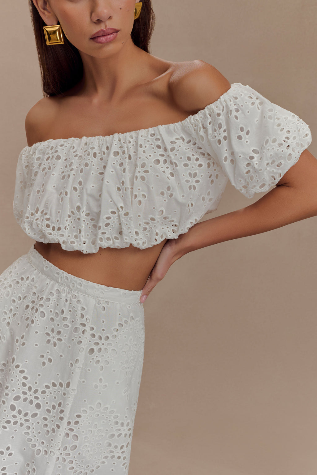 Autumn Off Shoulder Broderie Top in White – Chic&Drifts