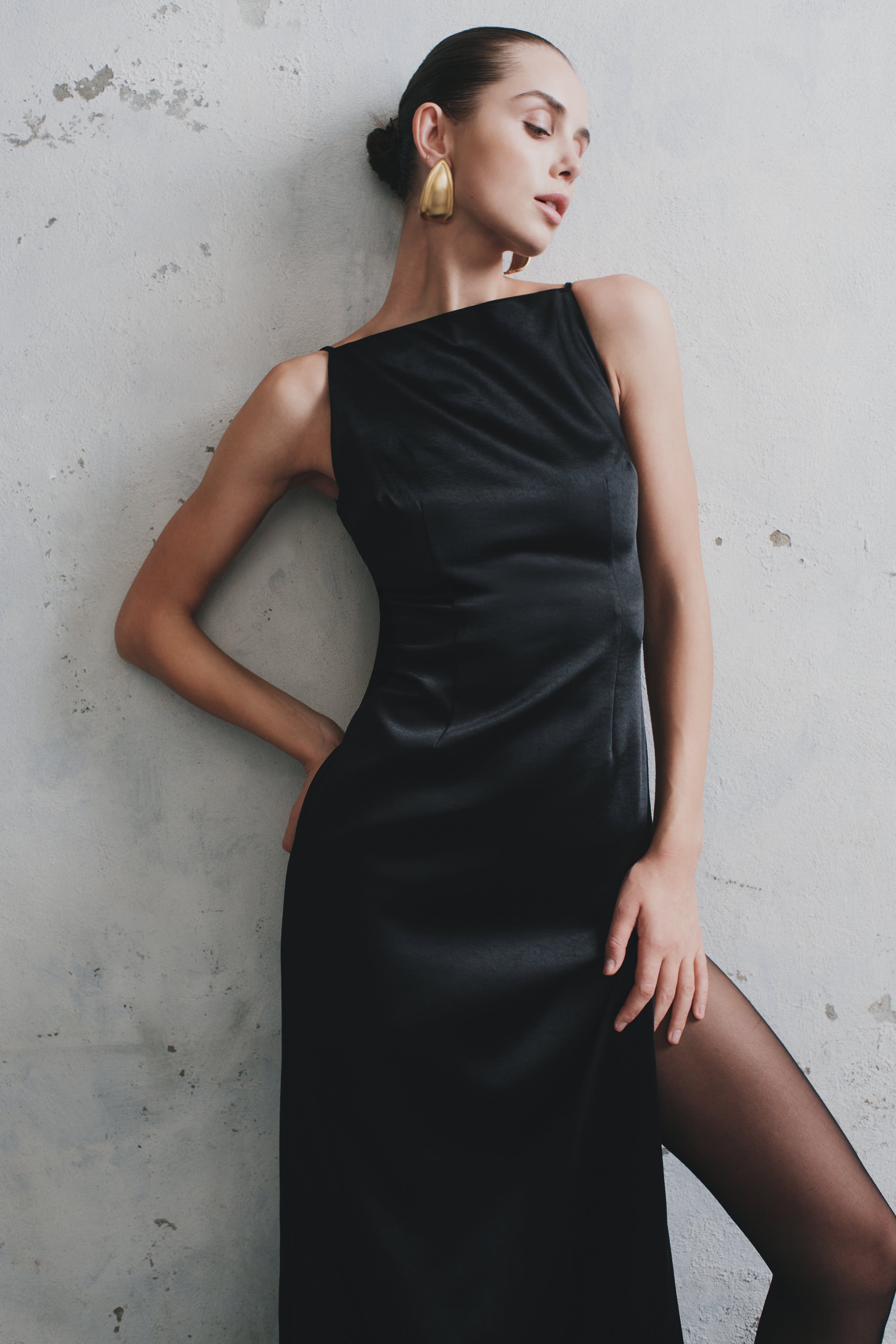 Violet Sleeveless Satin Maxi Dress in Black – Chic&Drifts