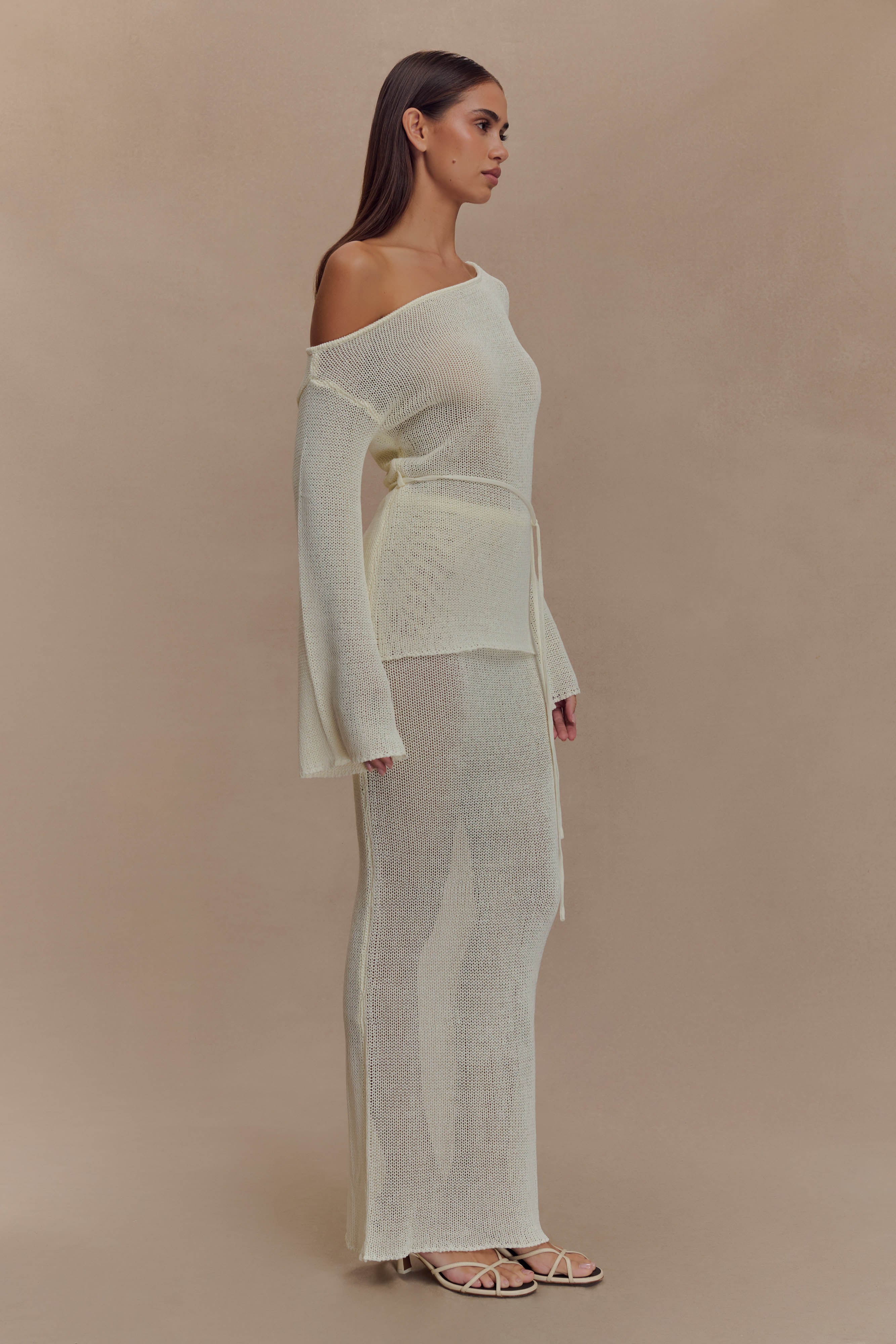 Reagan Off Shoulder Knit Top in White – Chic&Drifts