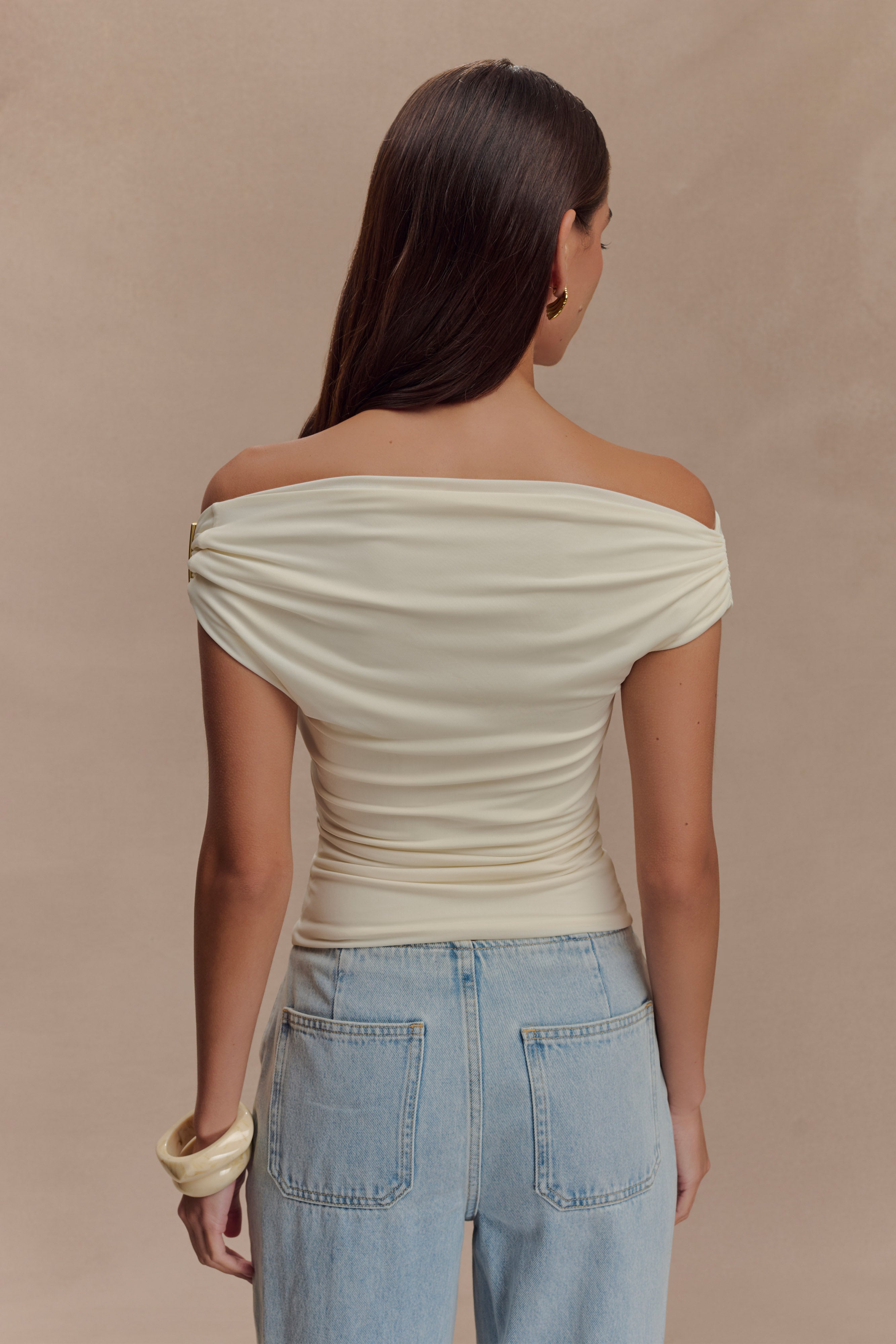 Kinsley Slinky Top With Hardware in Ivory – Chic&Drifts