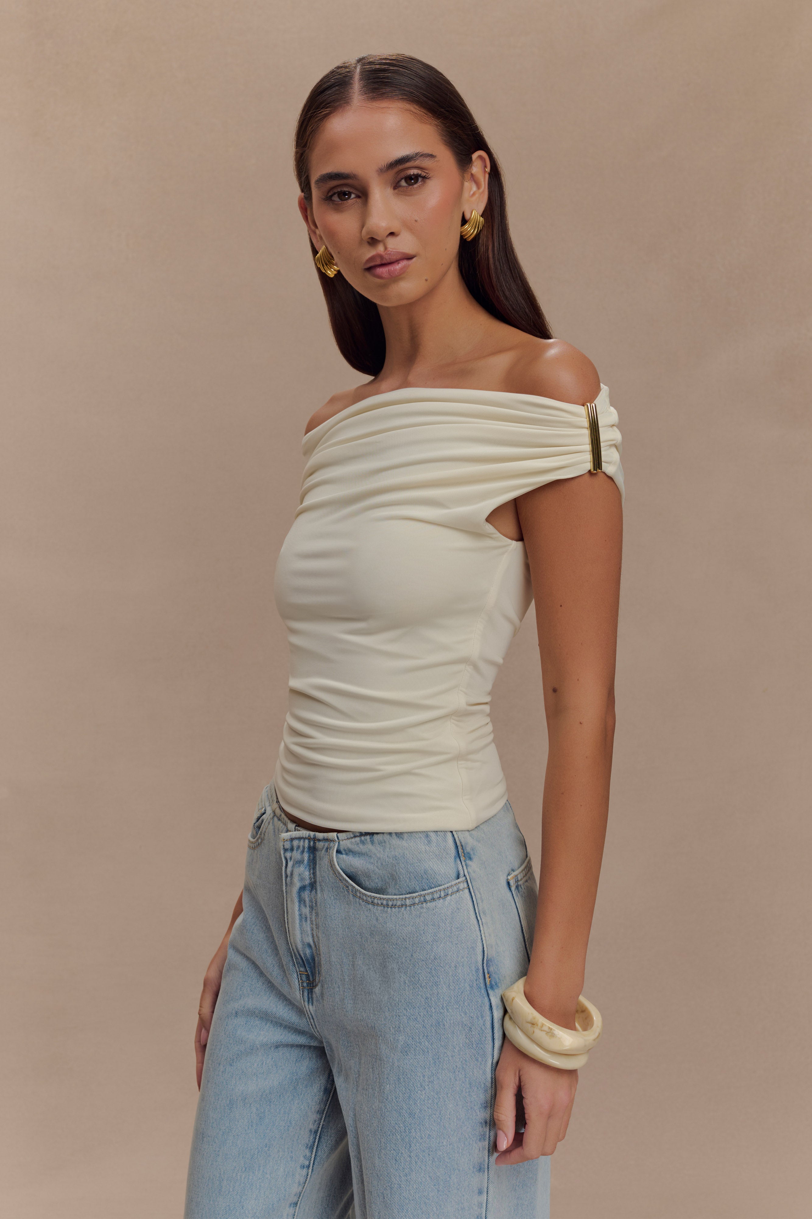 Kinsley Slinky Top With Hardware in Ivory – Chic&Drifts