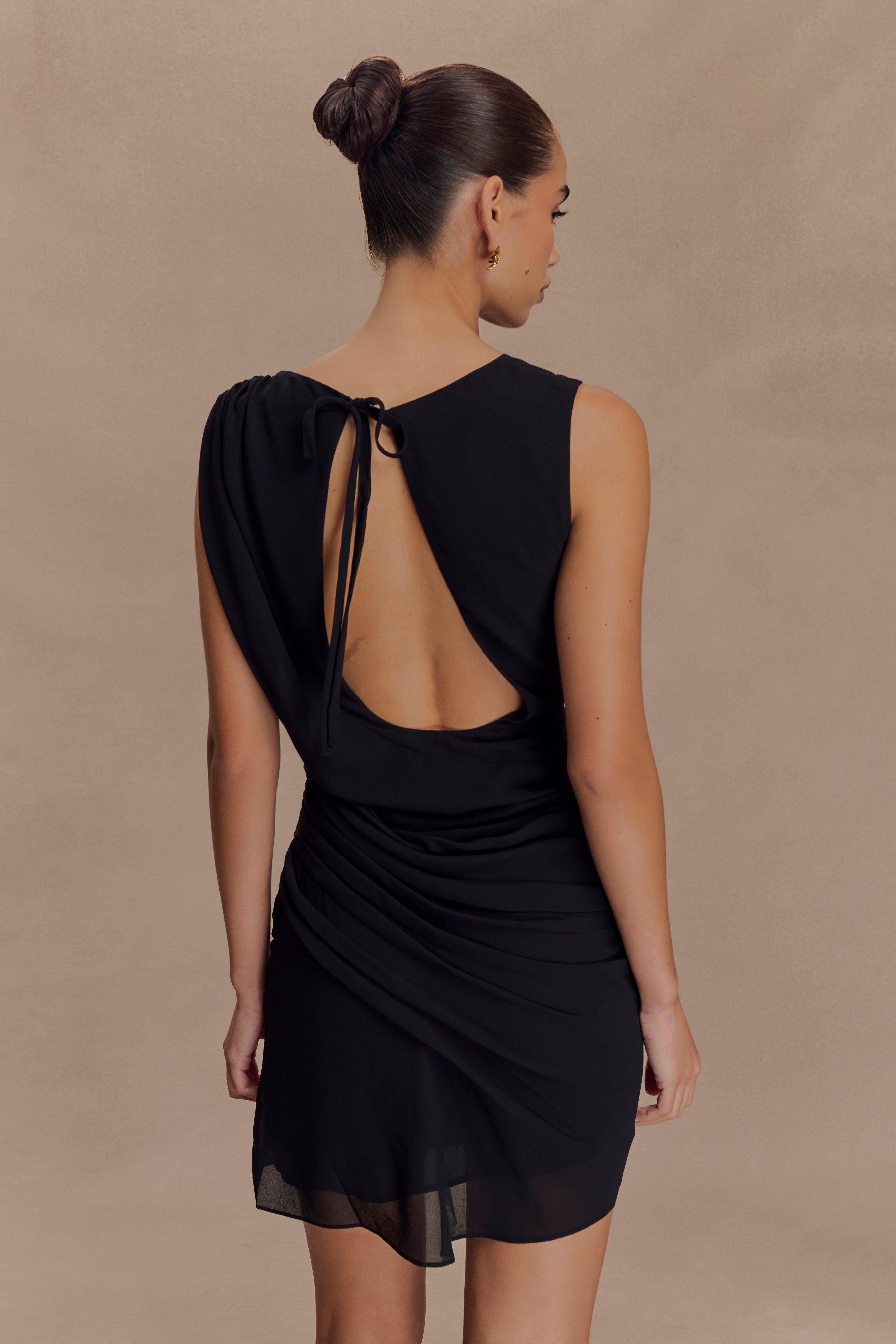 Oria Chiffon Mini Dress in Black – Chic&Drifts