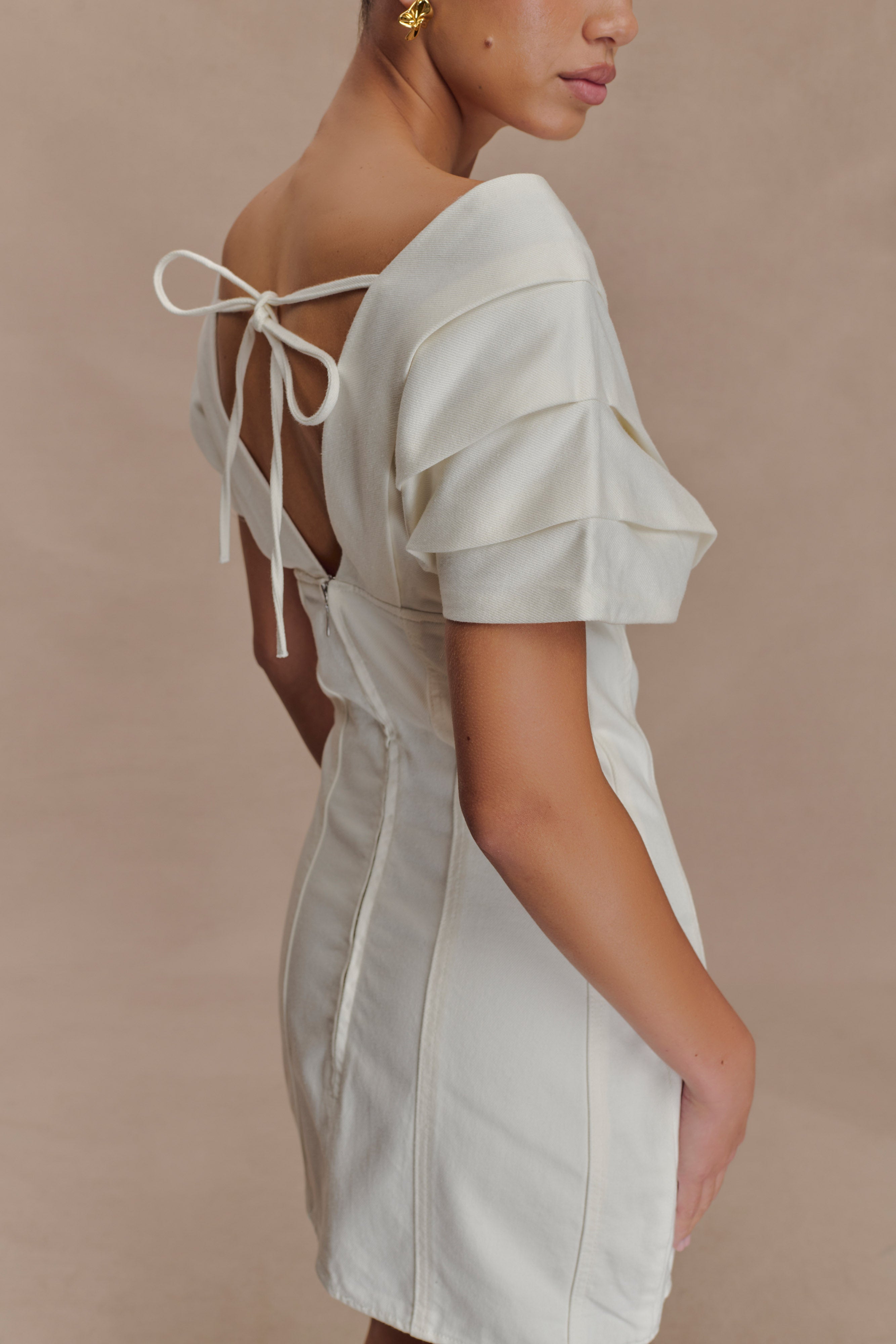 Pascale Off Shoulder Denim Mini Dress in White – Chic&Drifts