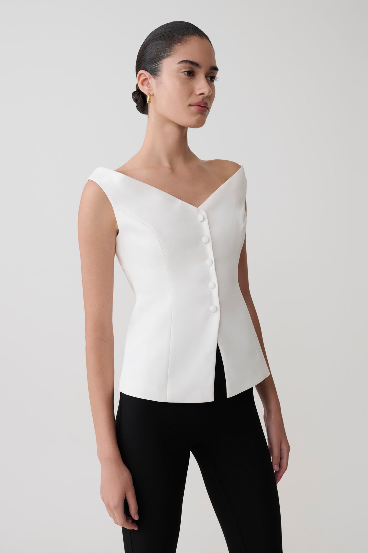 Billie Off Shoulder Sleeveless Button Top in White – Chic&Drifts