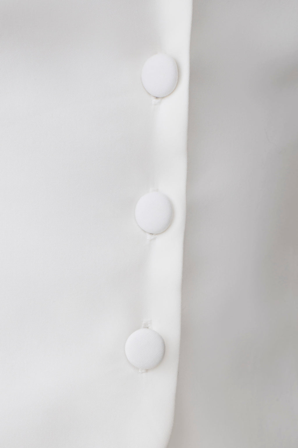 Billie Off Shoulder Sleeveless Button Top in White – Chic&Drifts