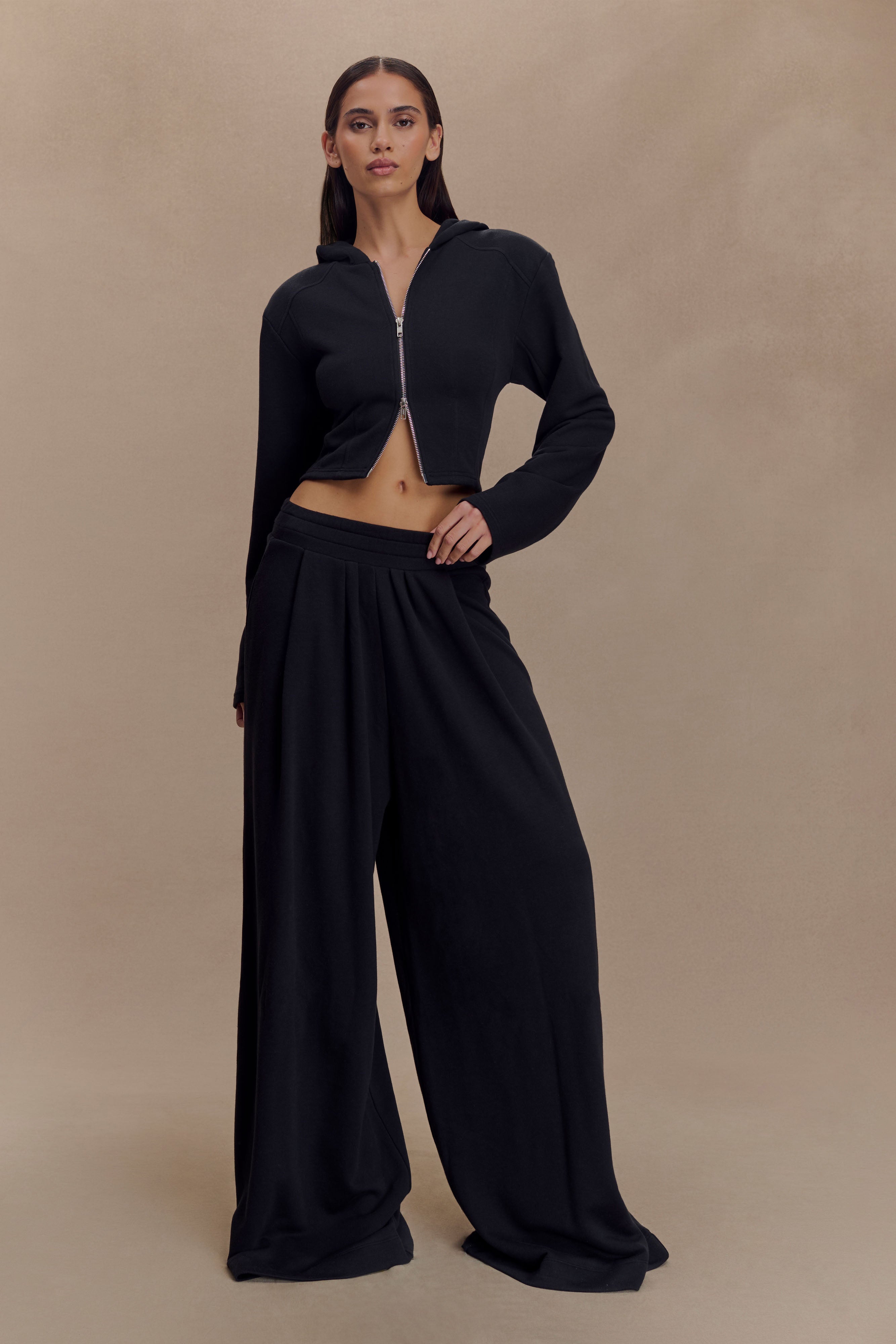 Aspen Gathered Wide Leg Jogger in Black – Chic&Drifts