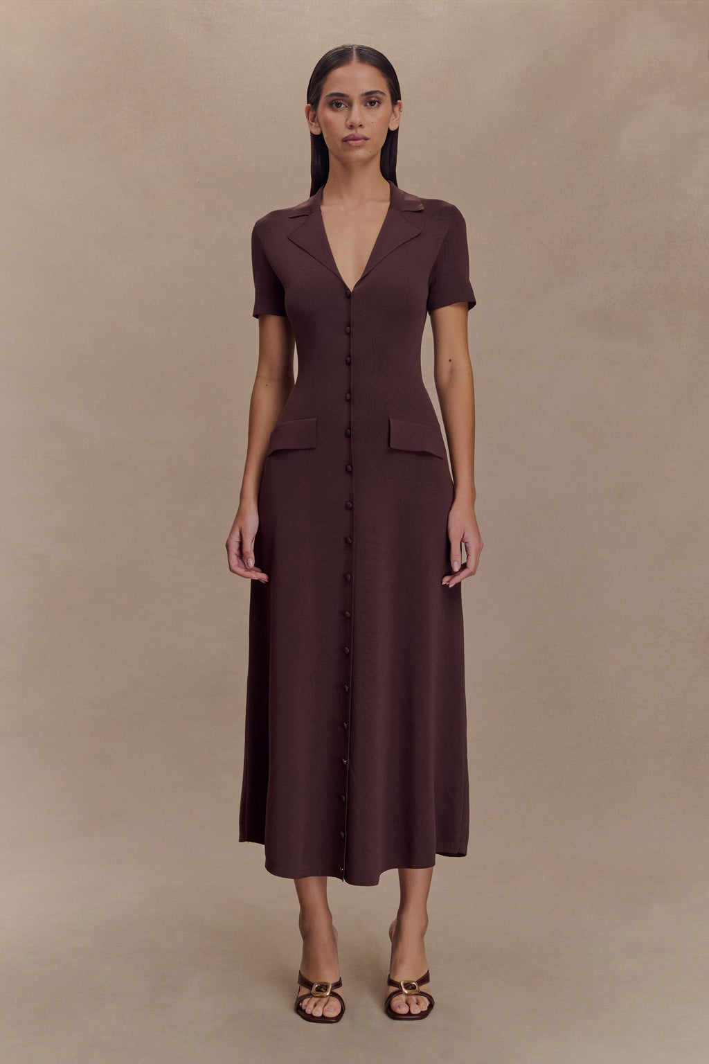 Pearson Short Sleeve Knit Midi Dress in Chocolate – Chic&Drifts