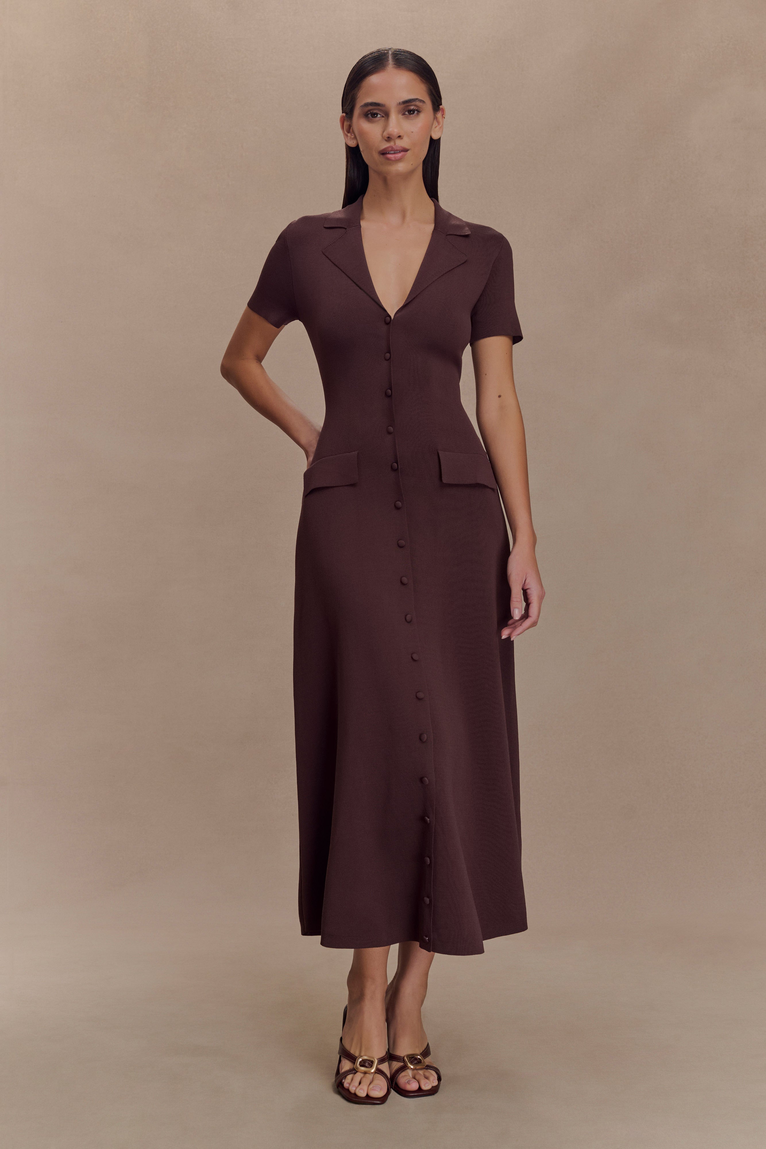 Pearson Short Sleeve Knit Midi Dress in Chocolate – Chic&Drifts