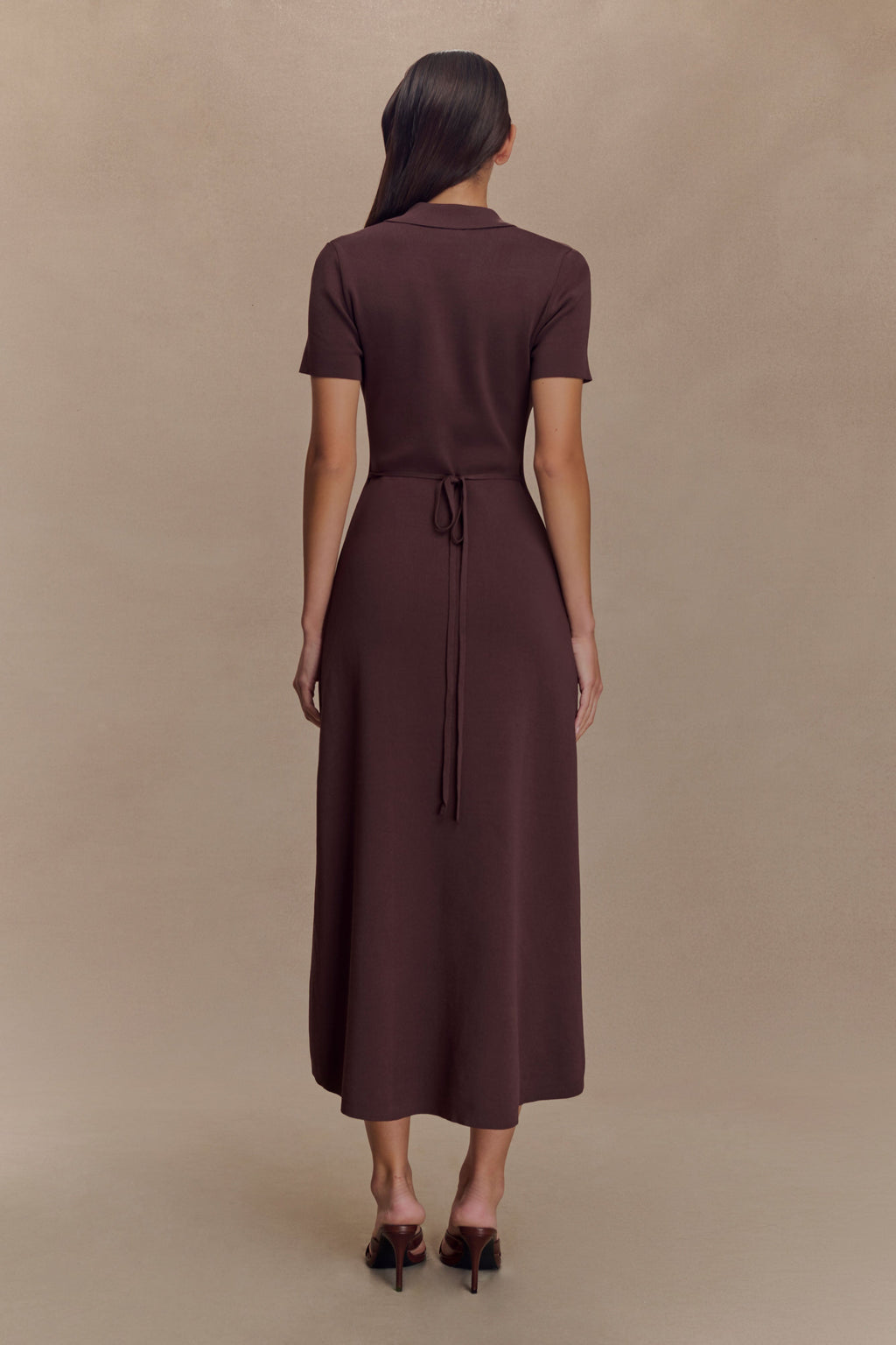 Pearson Short Sleeve Knit Midi Dress in Chocolate – Chic&Drifts