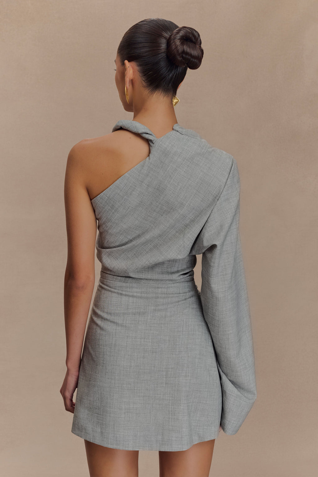 Dorian Twist Shoulder Mini Dress in Charcoal Marle – Chic&Drifts