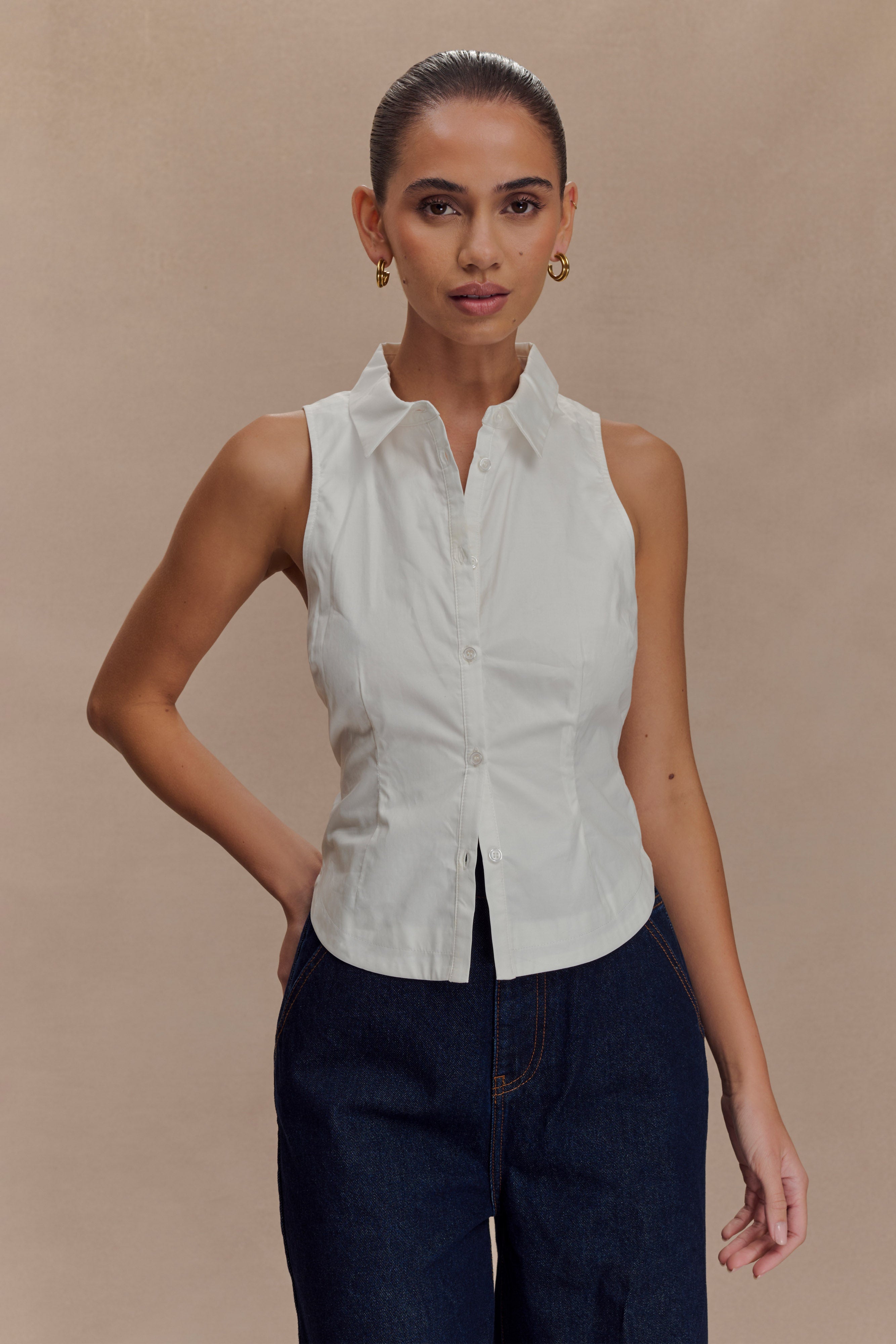 Selene Sleeveless Halter Shirt in White – Chic&Drifts