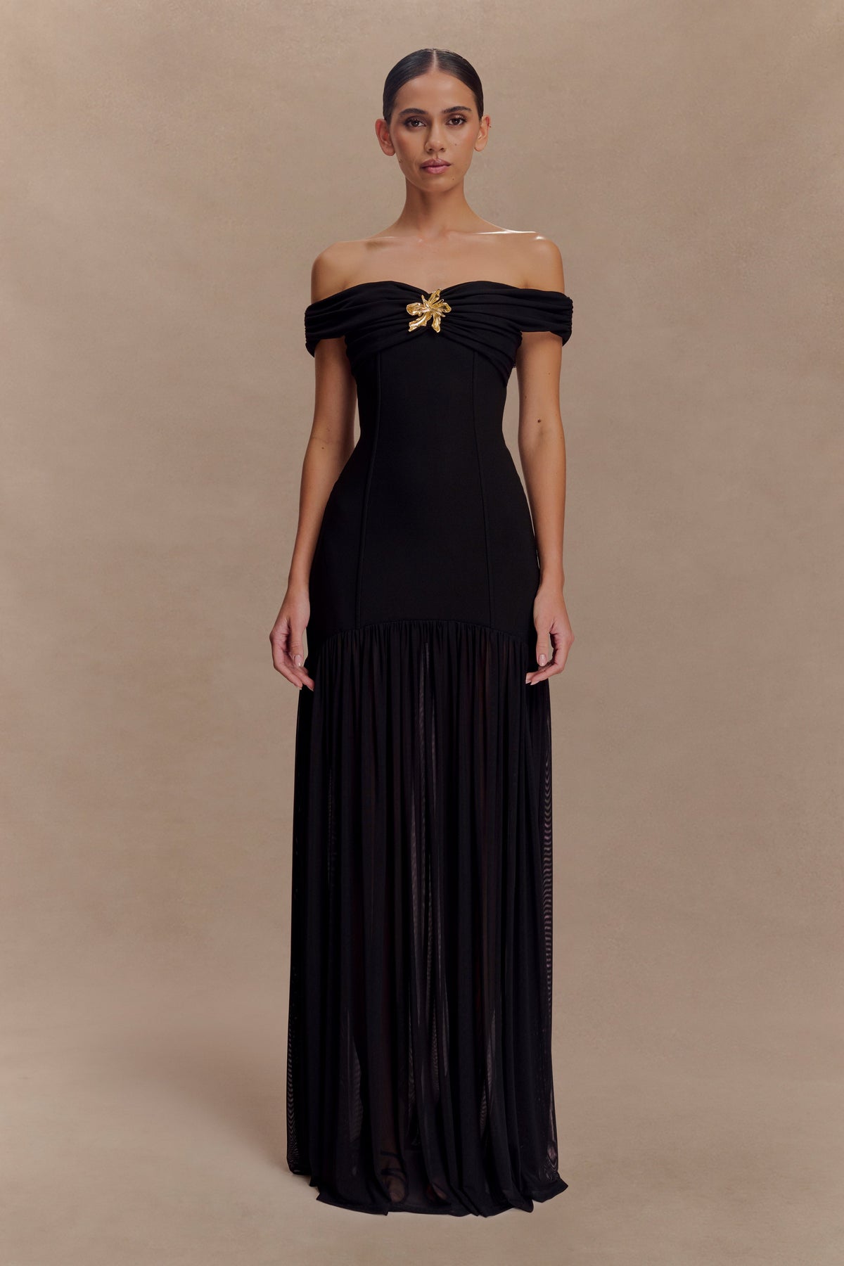Kellie Off Shoulder Crepe Maxi Dress in Black – Chic&Drifts